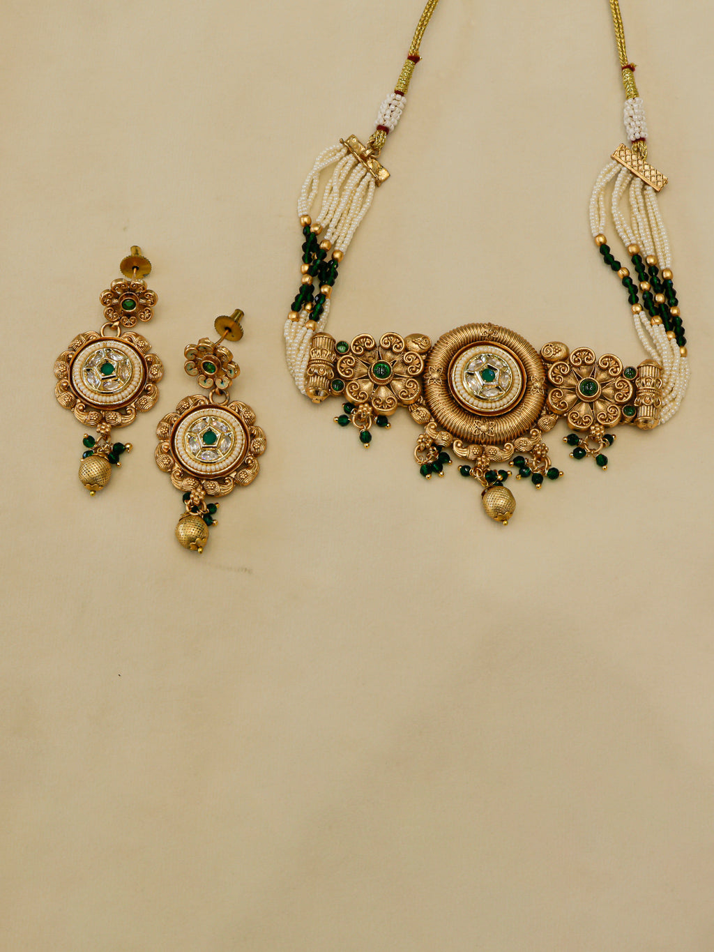 Aanura Antique Circular Kundan Choker Necklace Set