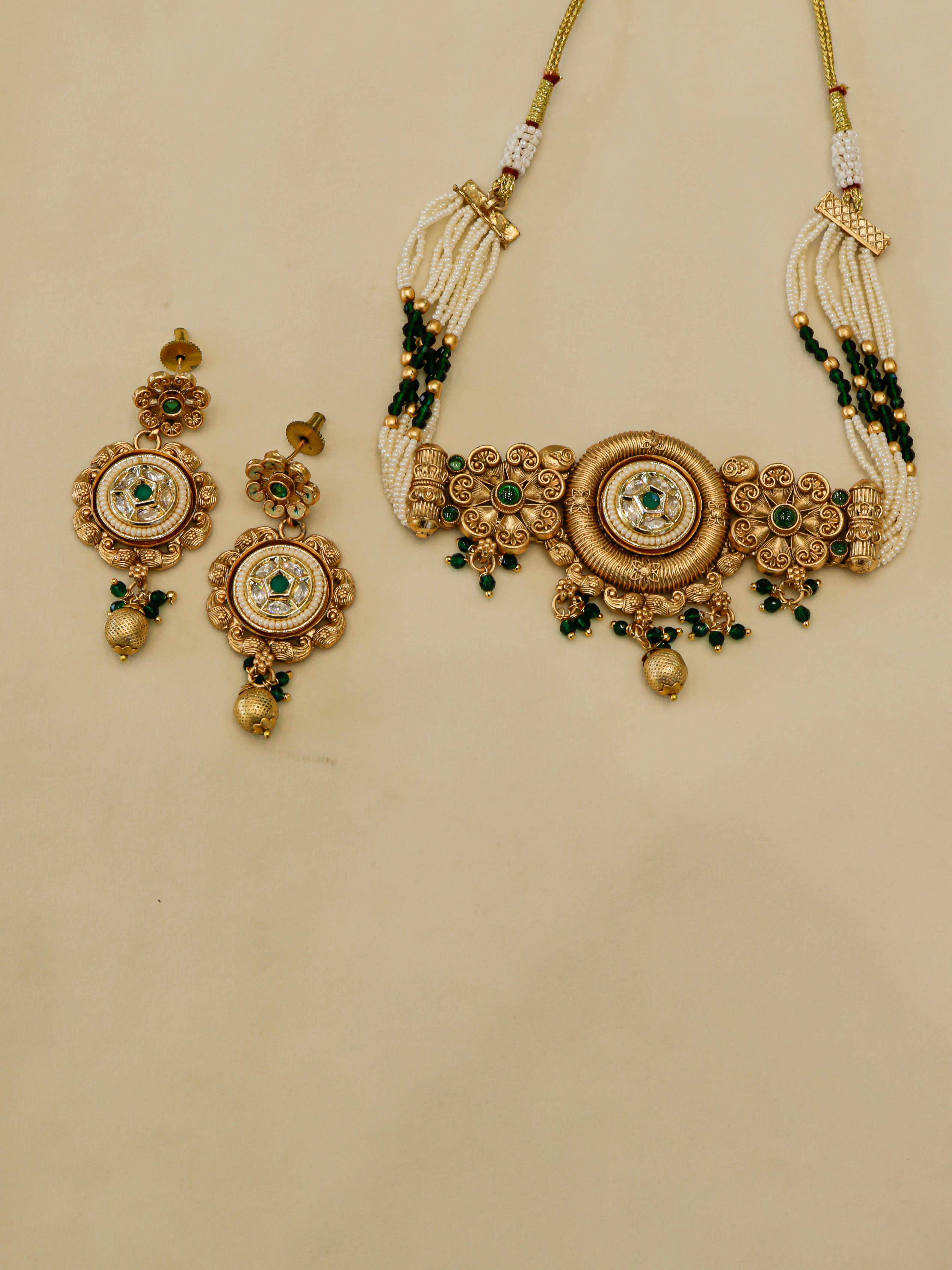 Aanura Antique Circular Kundan Choker Necklace Set
