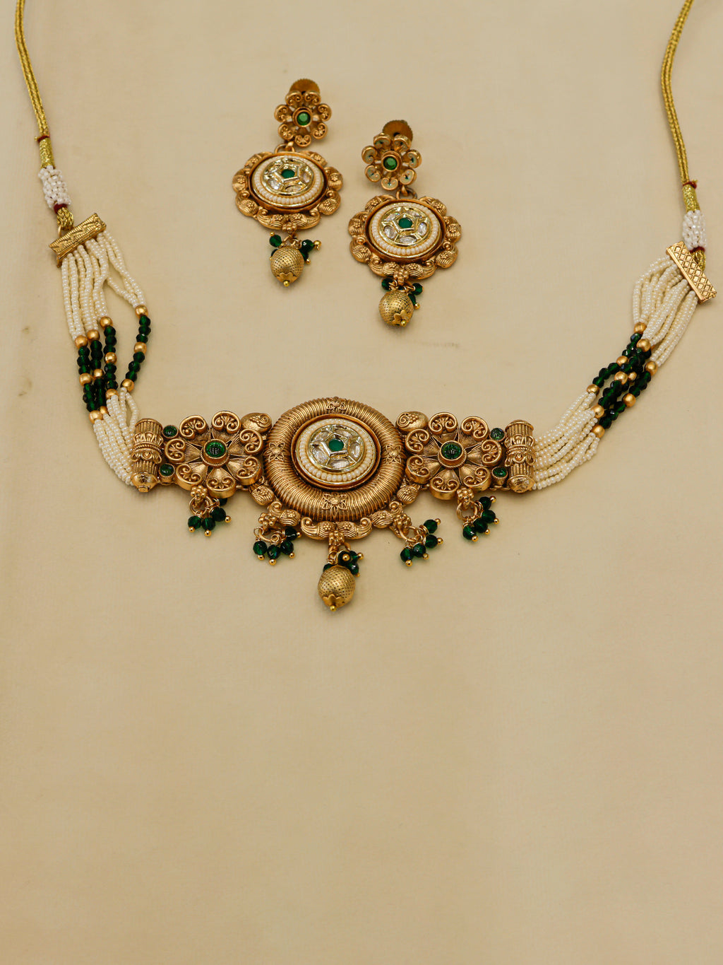 Aanura Antique Circular Kundan Choker Necklace Set