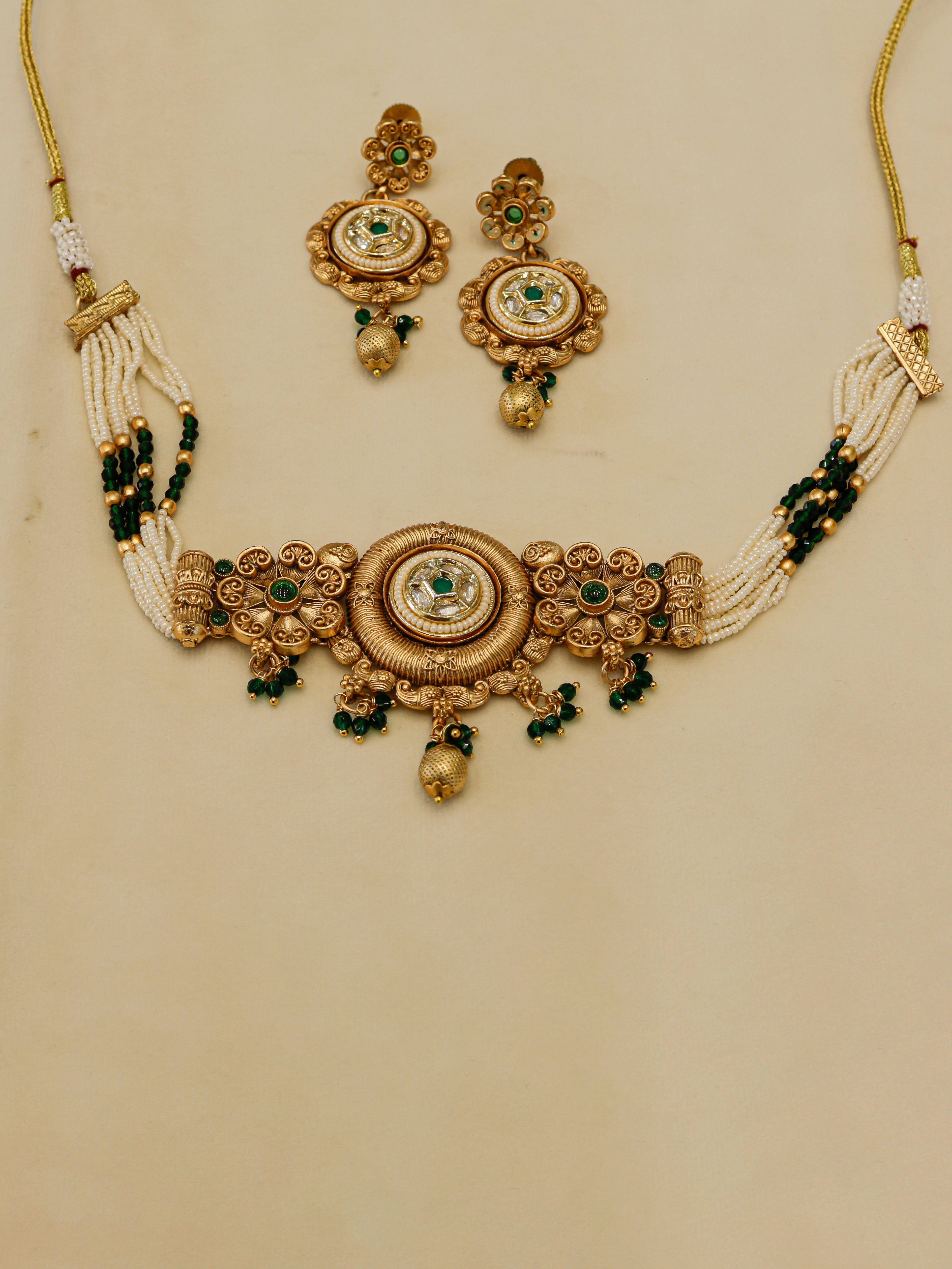 Aanura Antique Circular Kundan Choker Necklace Set