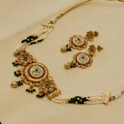 Aanura Antique Circular Kundan Choker Necklace Set