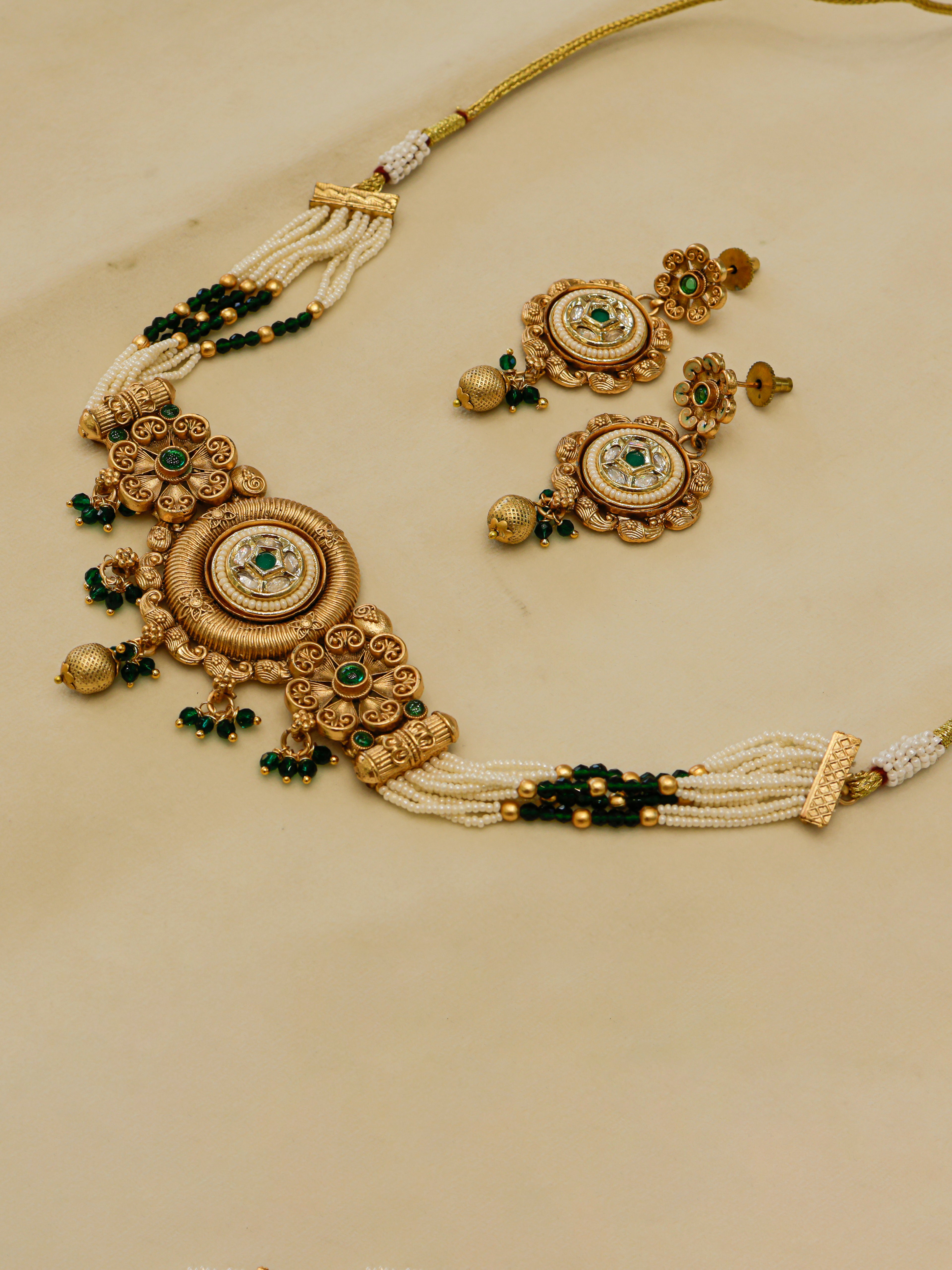 Aanura Antique Circular Kundan Choker Necklace Set