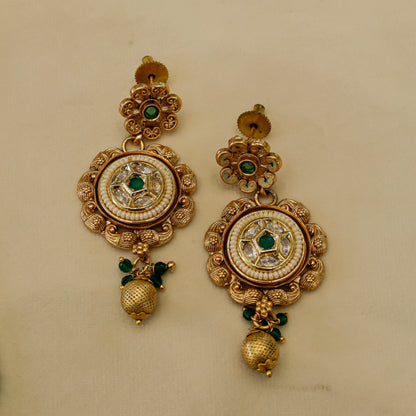 Aanura Antique Circular Kundan Choker Necklace Set