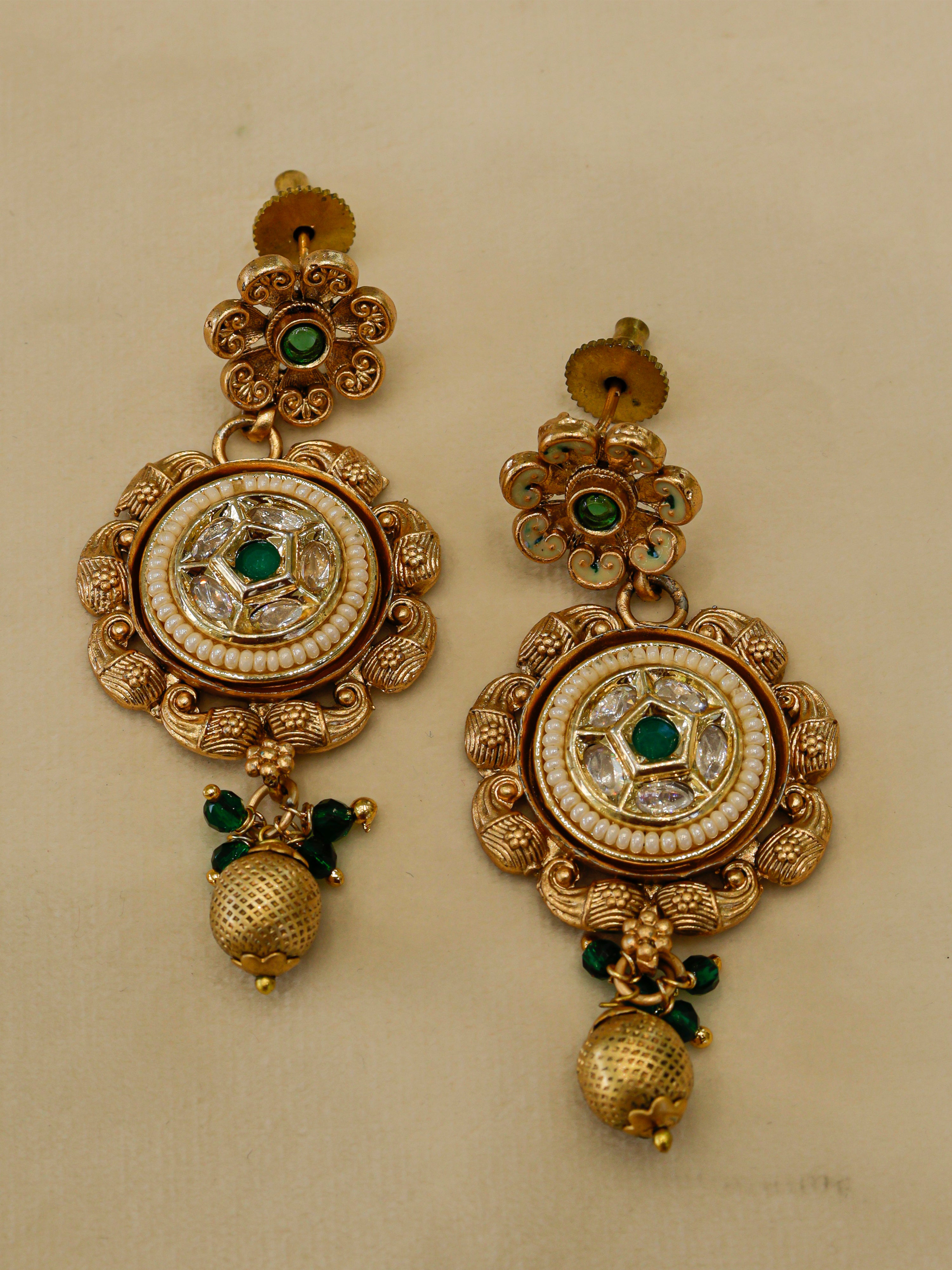Aanura Antique Circular Kundan Choker Necklace Set