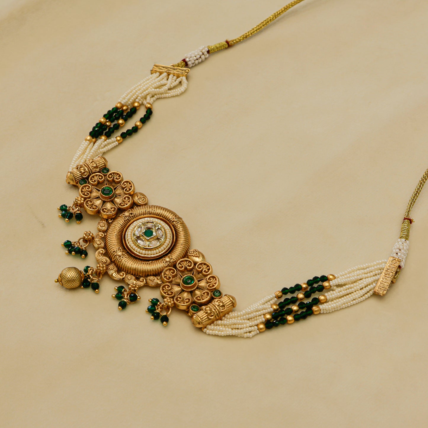 Aanura Antique Circular Kundan Choker Necklace Set