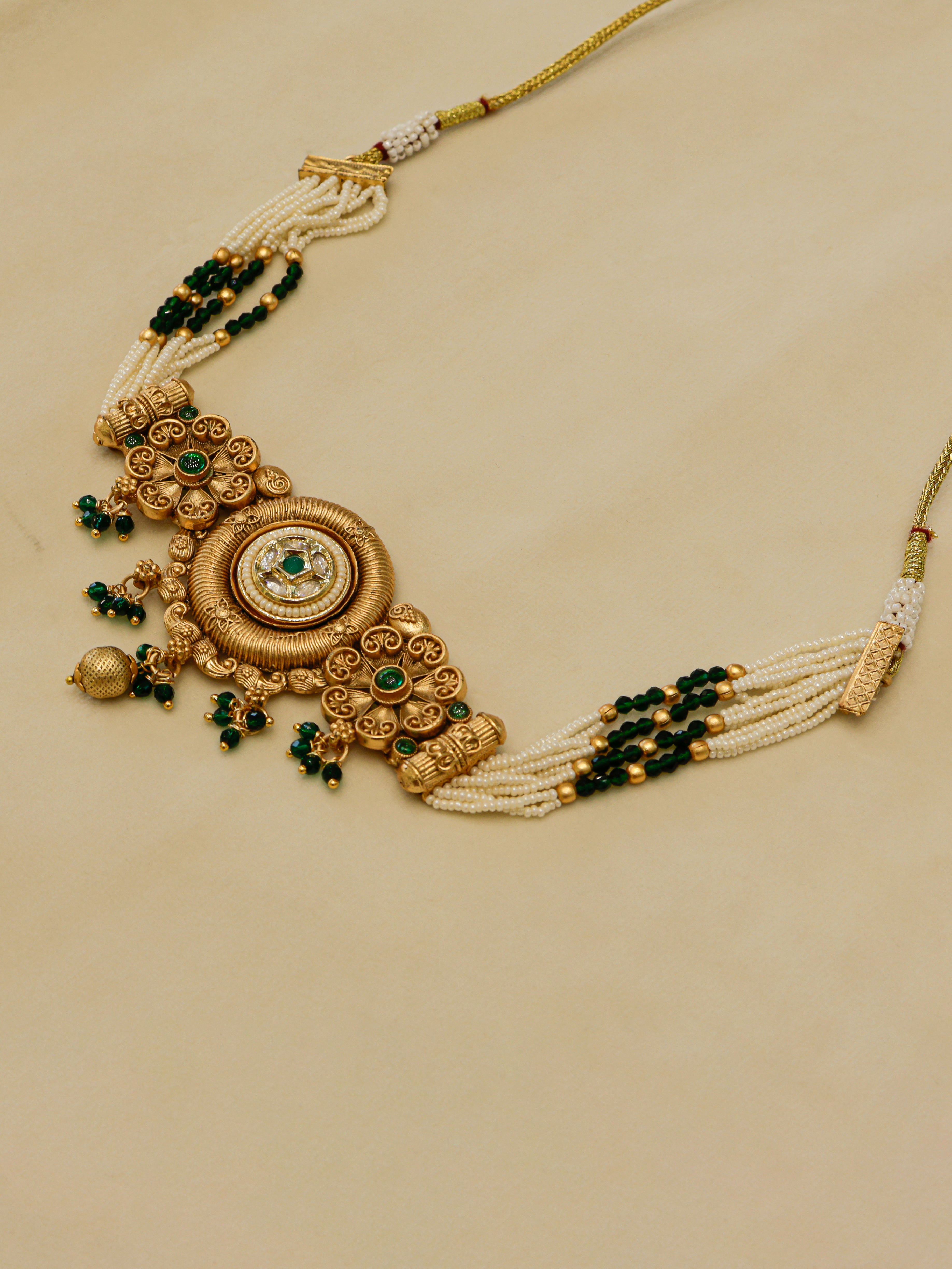 Aanura Antique Circular Kundan Choker Necklace Set