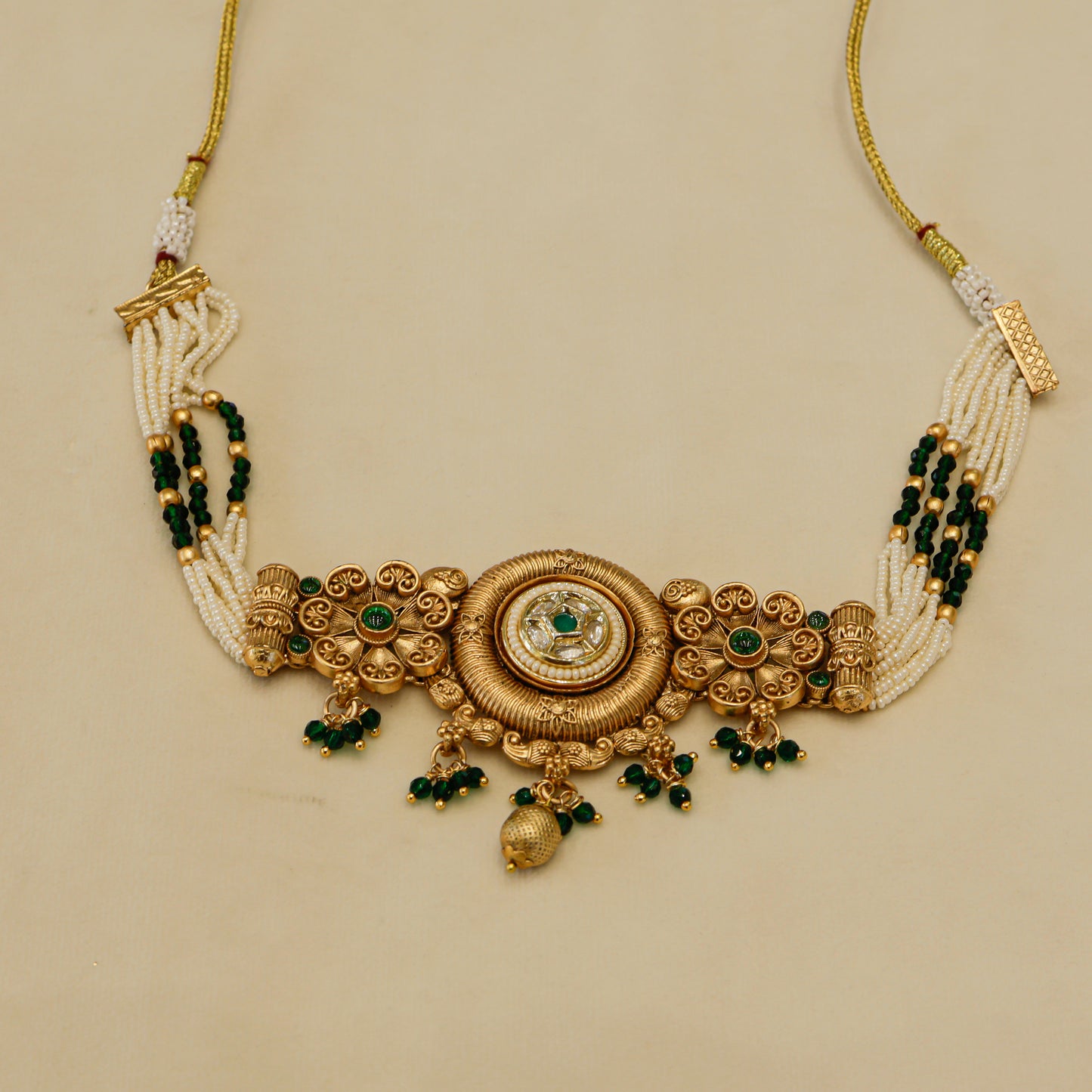 Aanura Antique Circular Kundan Choker Necklace Set