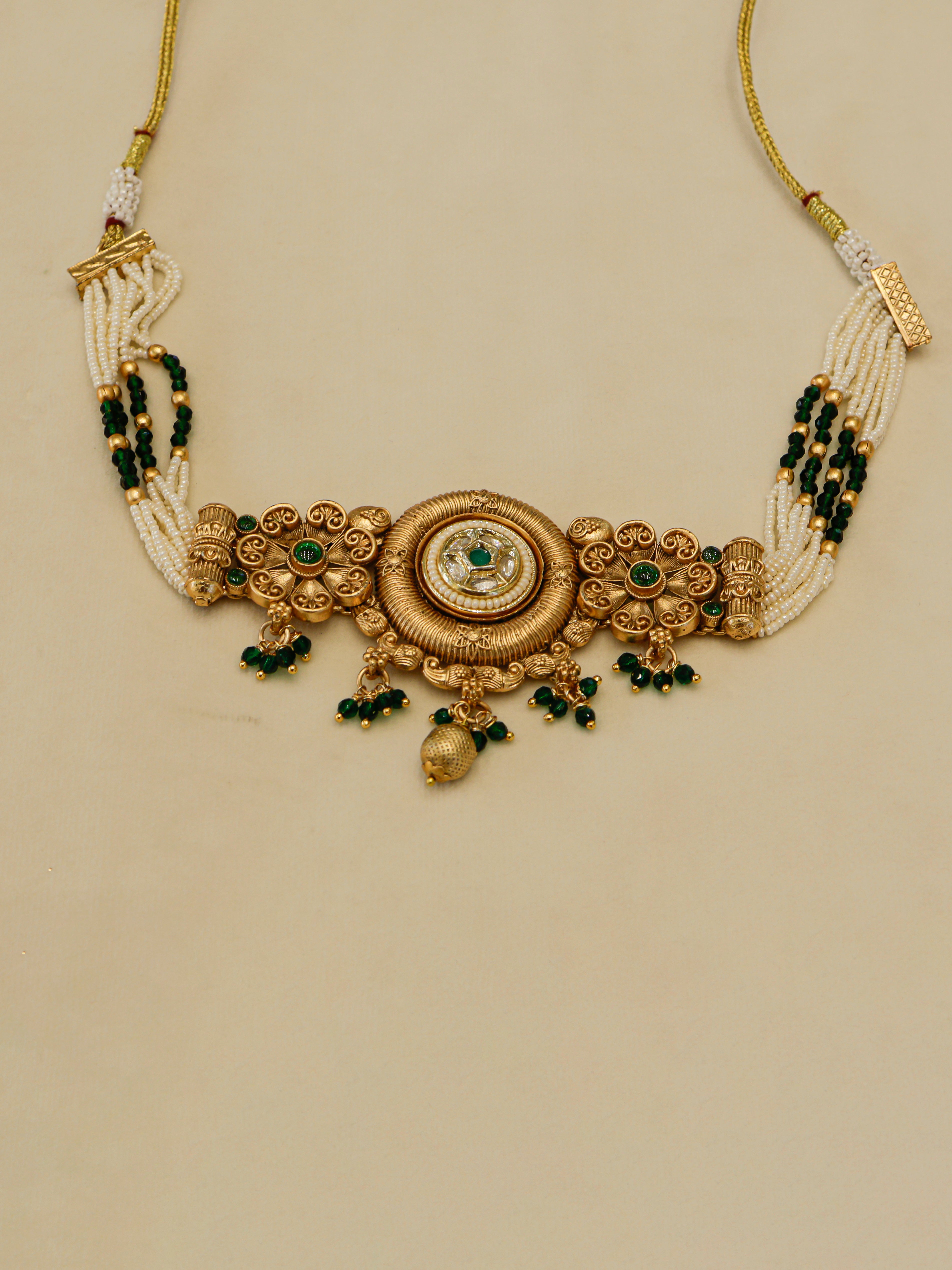 Aanura Antique Circular Kundan Choker Necklace Set