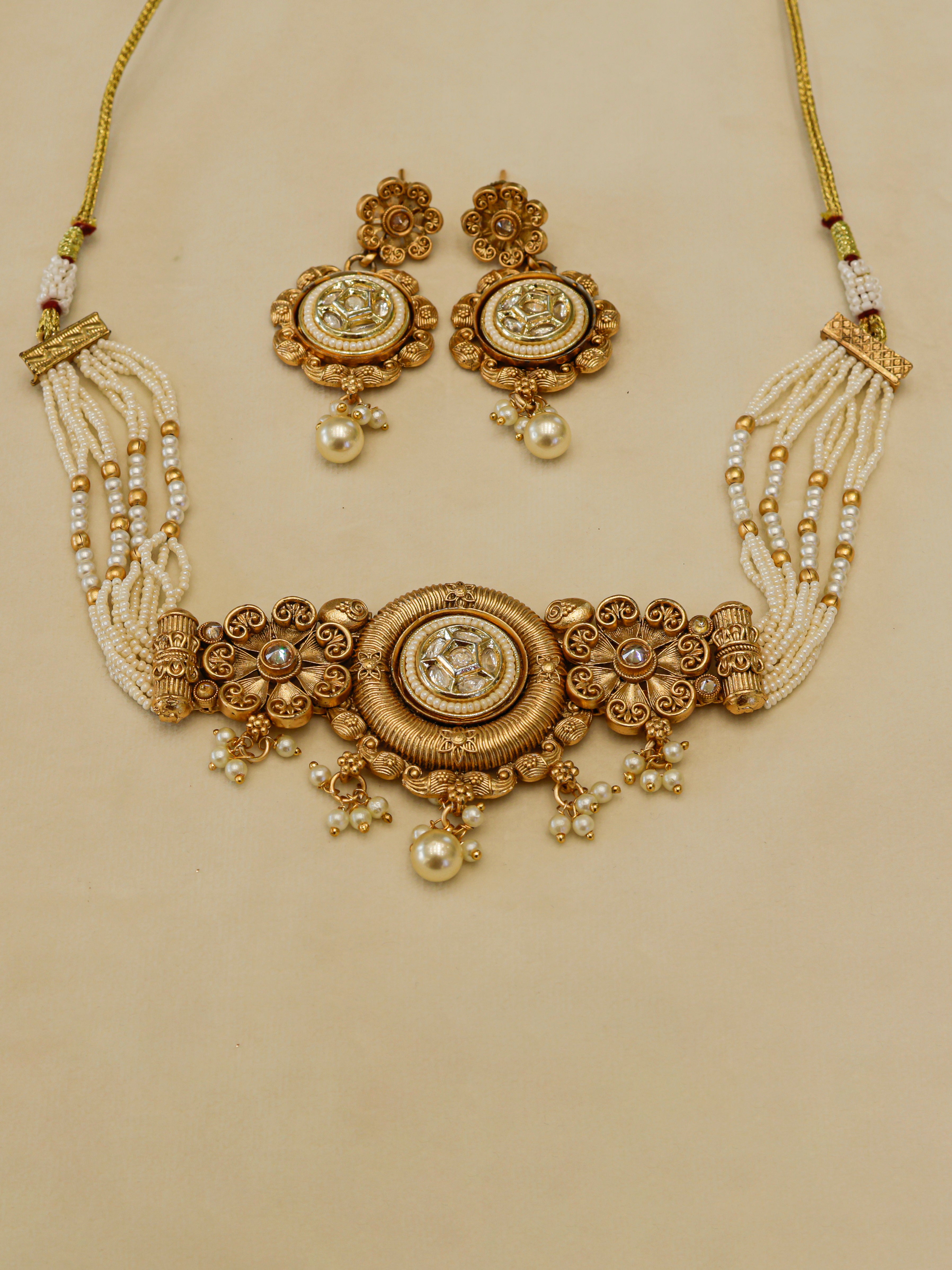 Aanura Antique Circular Kundan Choker Necklace Set