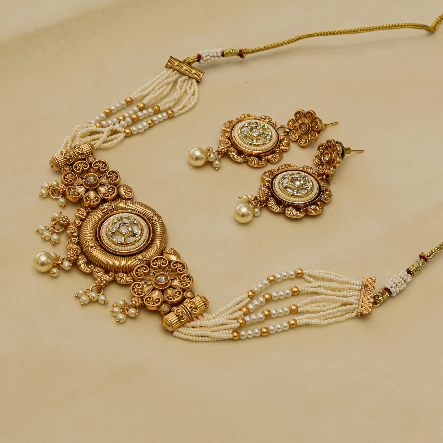Aanura Antique Circular Kundan Choker Necklace Set