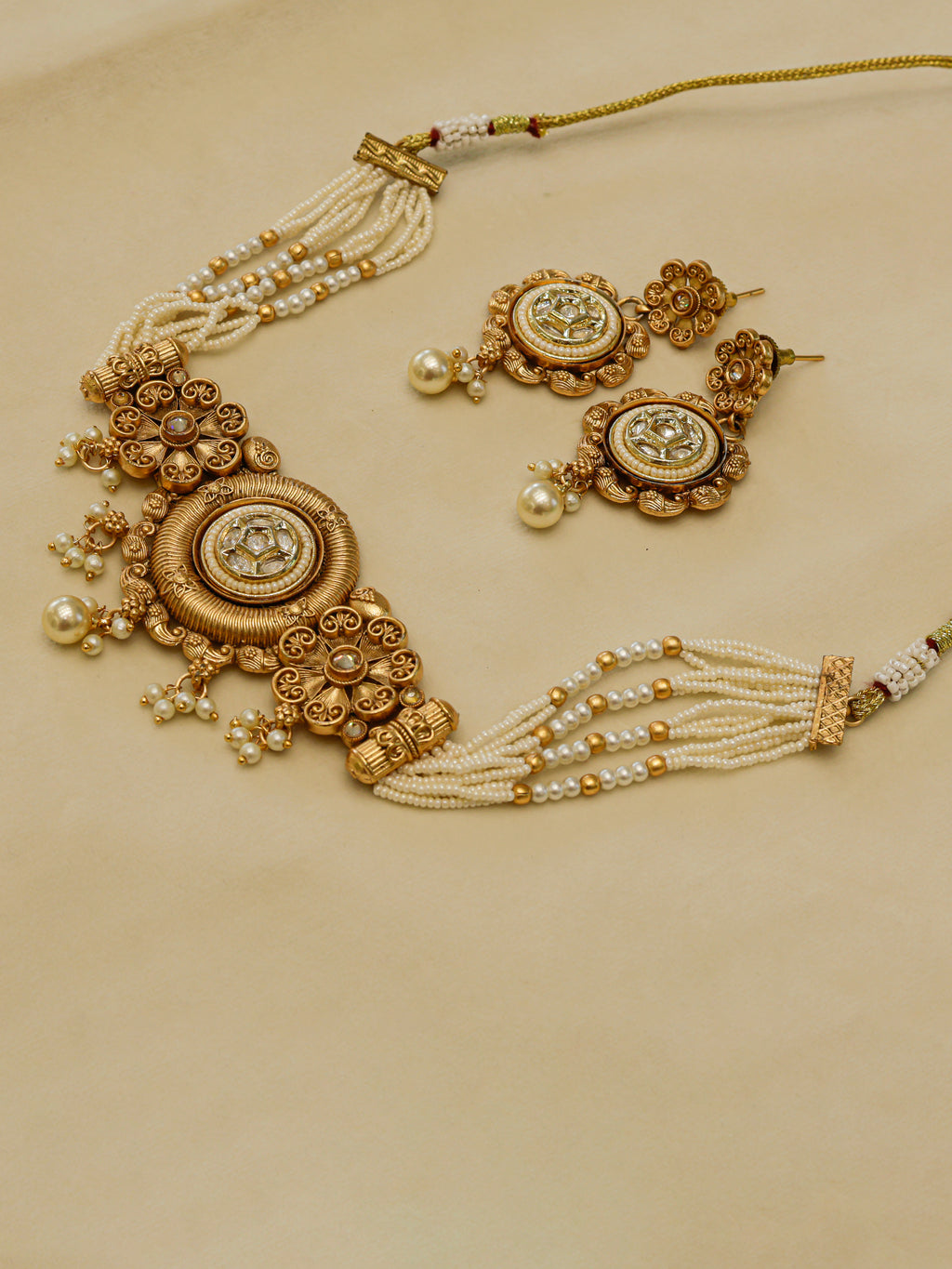 Aanura Antique Circular Kundan Choker Necklace Set