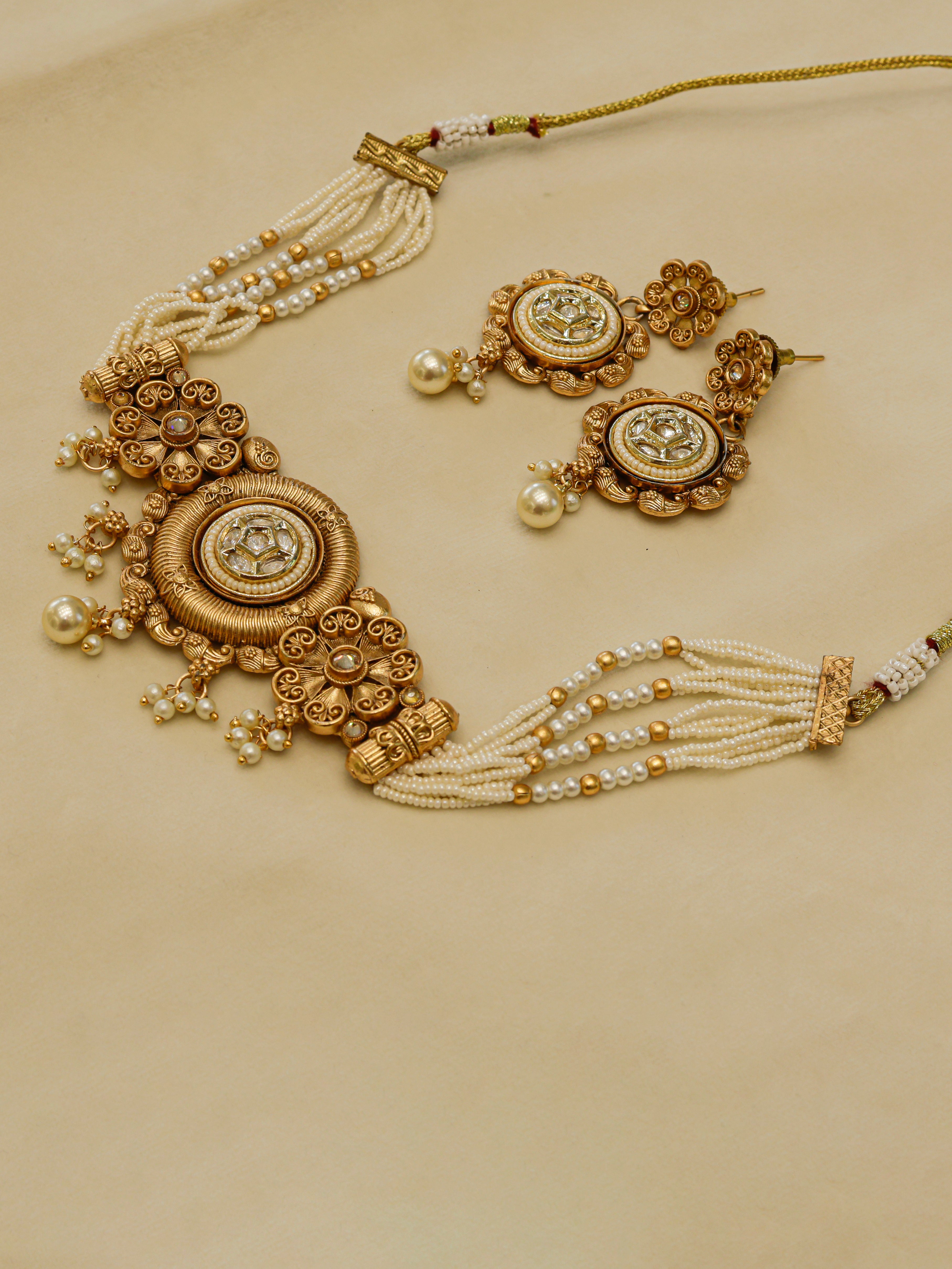 Aanura Antique Circular Kundan Choker Necklace Set