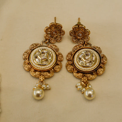 Aanura Antique Circular Kundan Choker Necklace Set