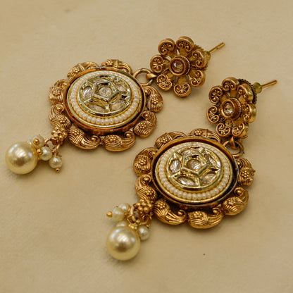 Aanura Antique Circular Kundan Choker Necklace Set