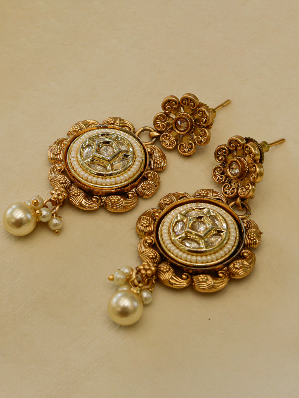 Aanura Antique Circular Kundan Choker Necklace Set