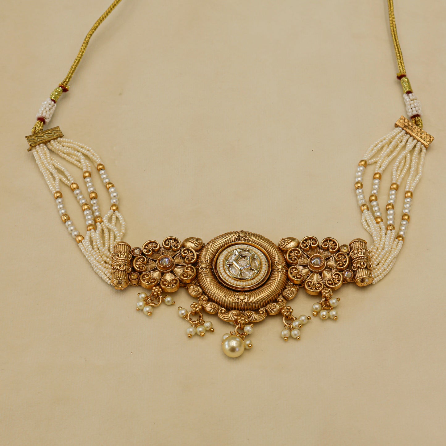 Aanura Antique Circular Kundan Choker Necklace Set