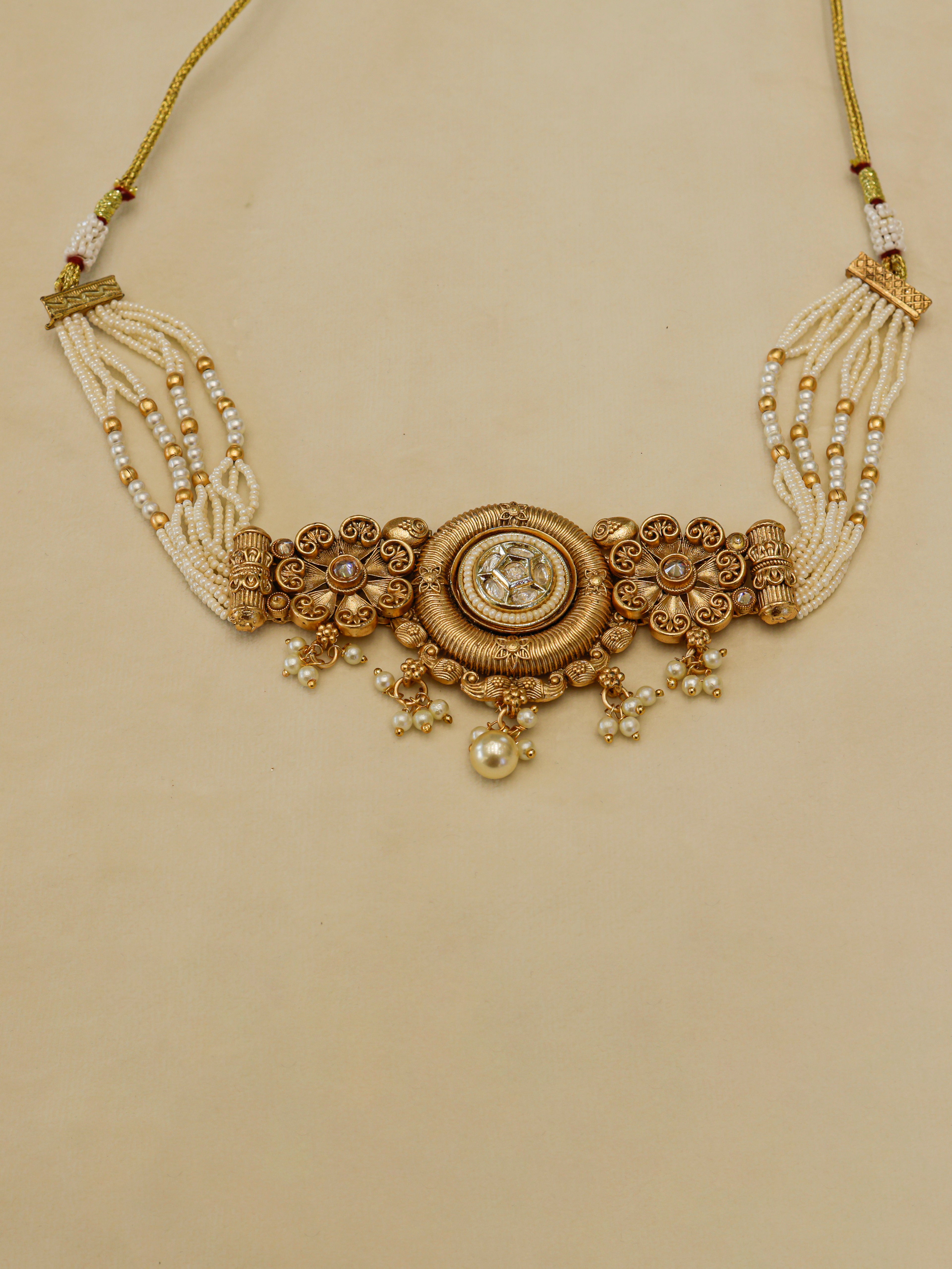 Aanura Antique Circular Kundan Choker Necklace Set