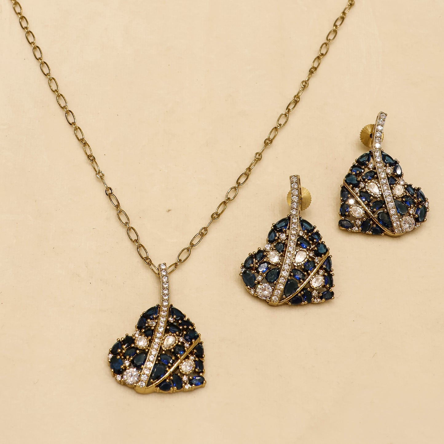 Aanura Green Leaf Pendant Necklace & Earrings