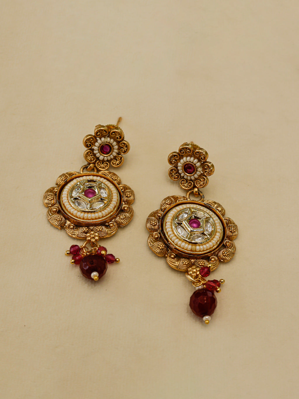 Aanura Antique Circular Kundan Choker Necklace Set