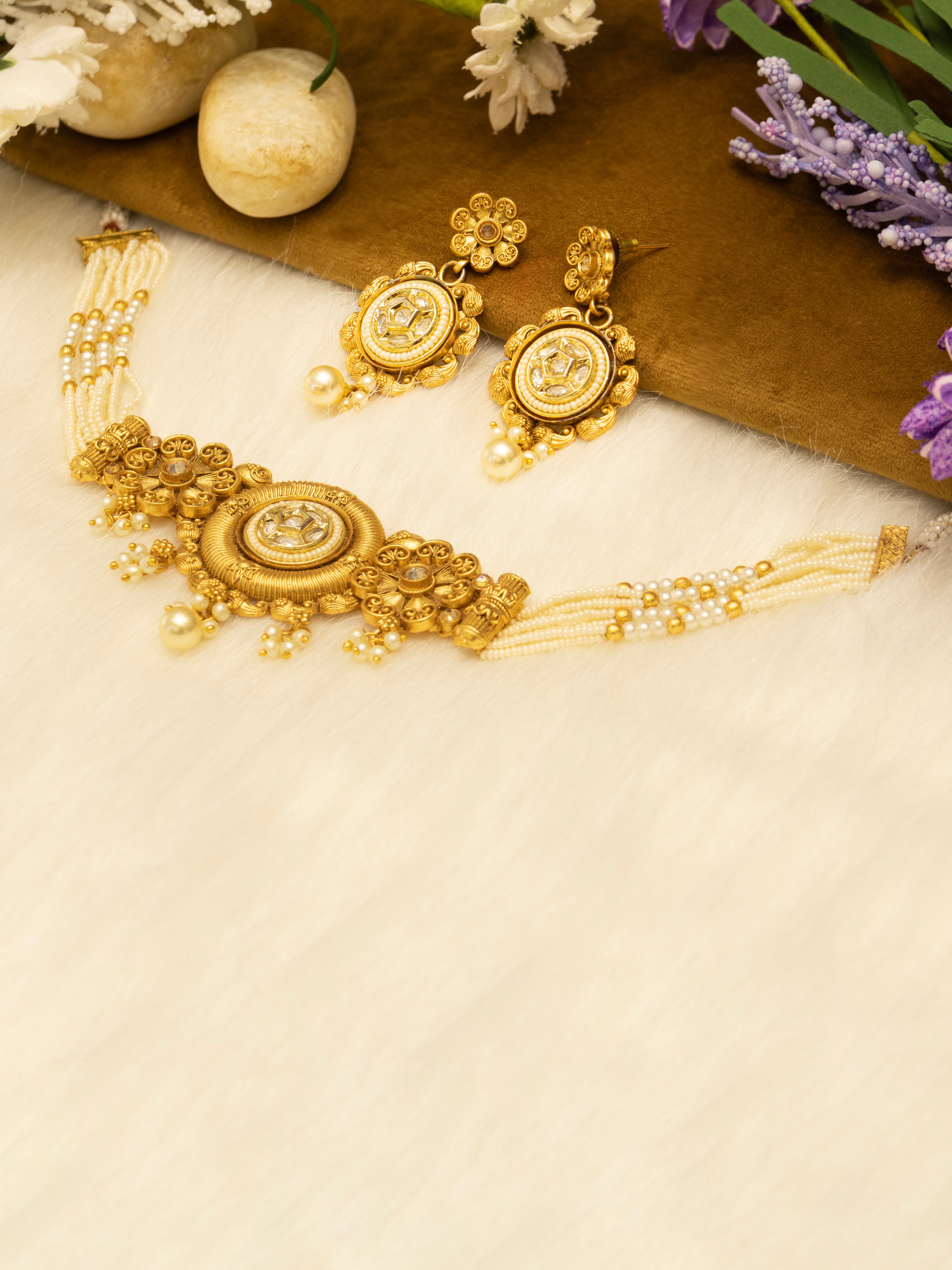 Aanura Antique Circular Kundan Choker Necklace Set