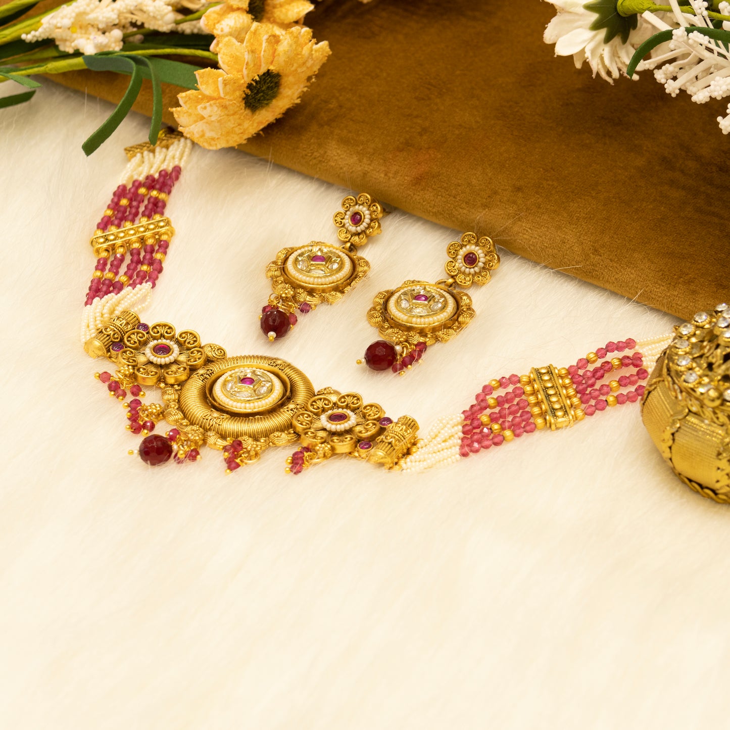 Aanura Antique Circular Kundan Choker Necklace Set