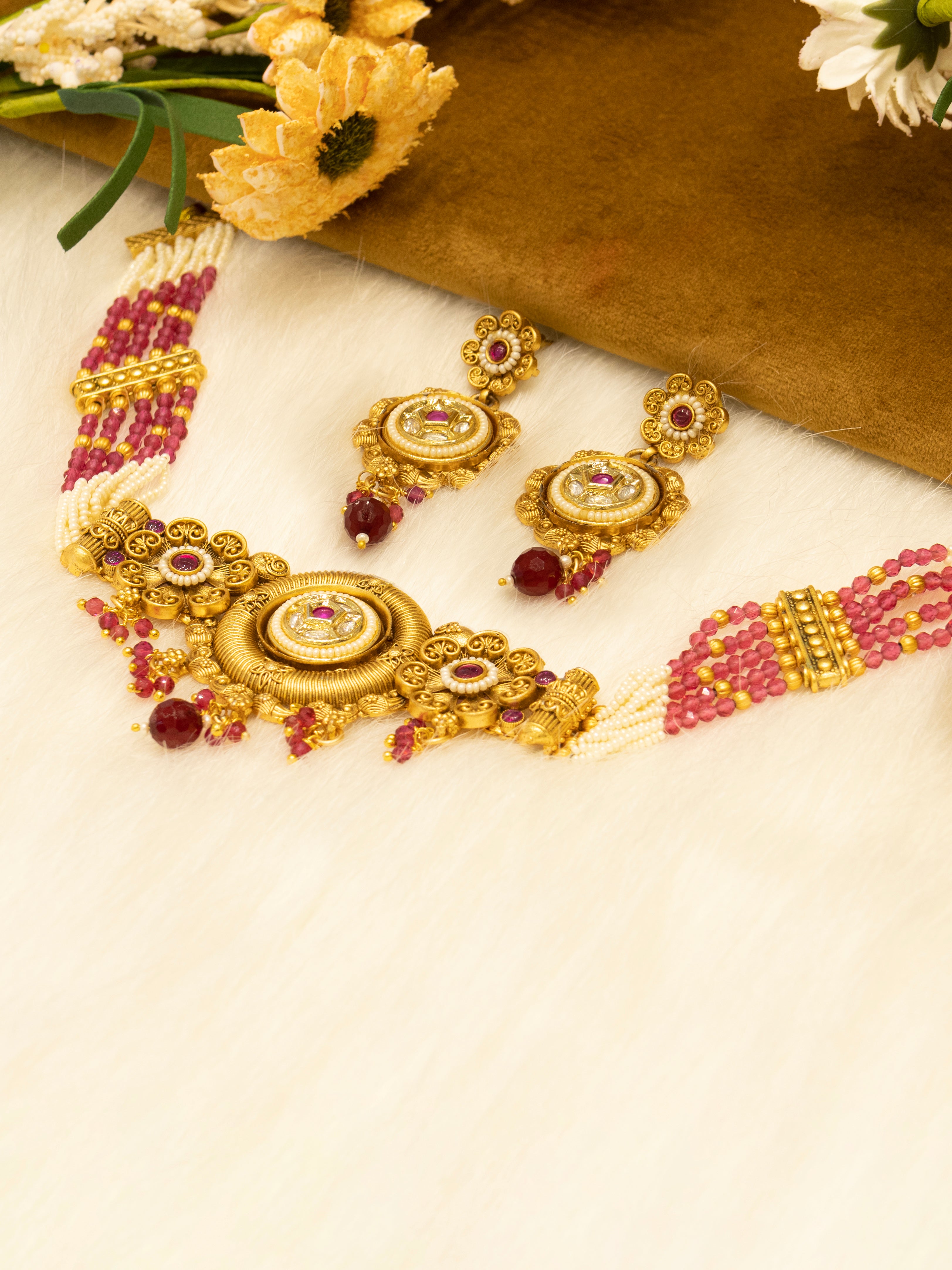 Aanura Antique Circular Kundan Choker Necklace Set