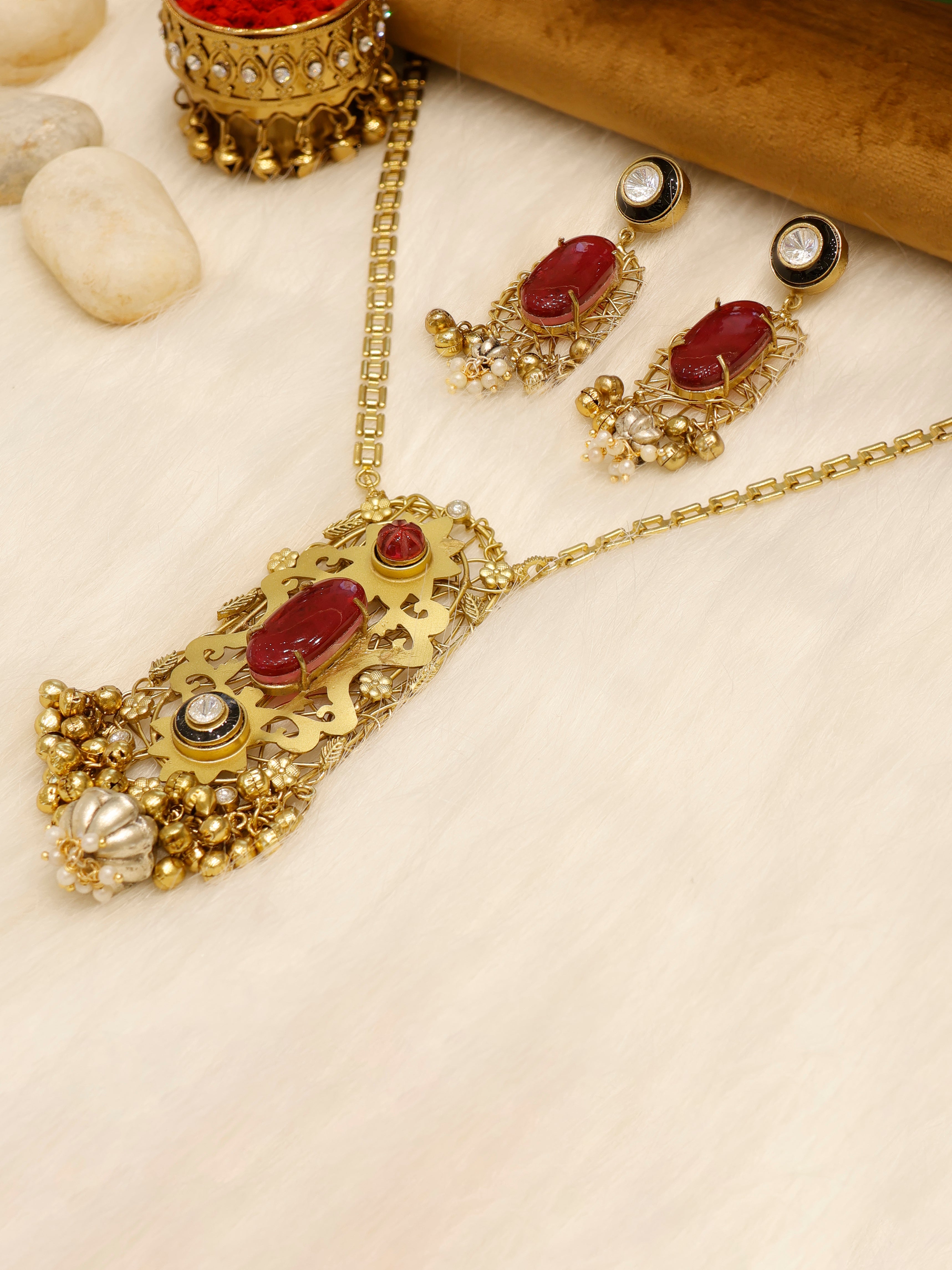 Aanura Pink Stone Antique Pendant Necklace Set