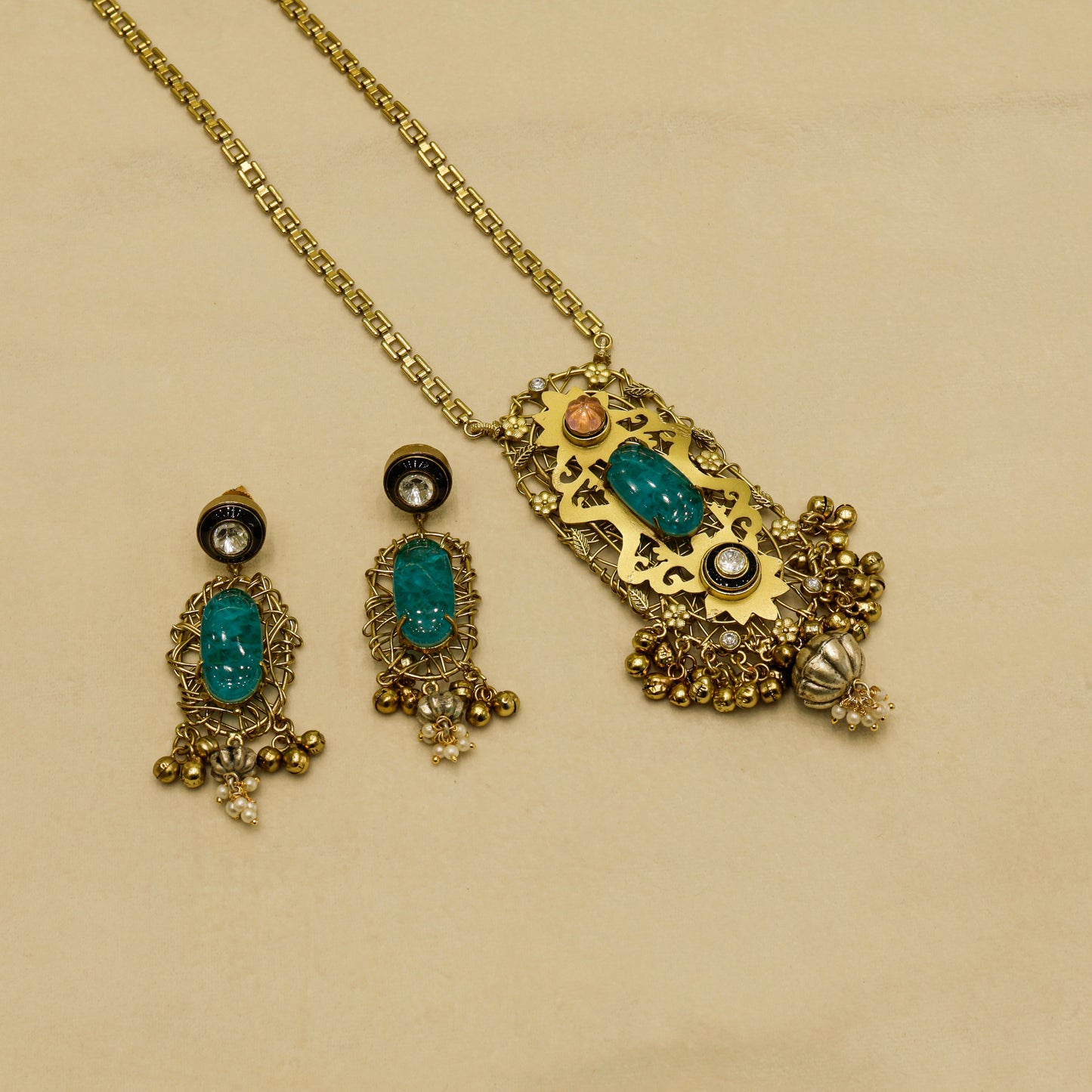 Aanura Pink Stone Antique Pendant Necklace Set