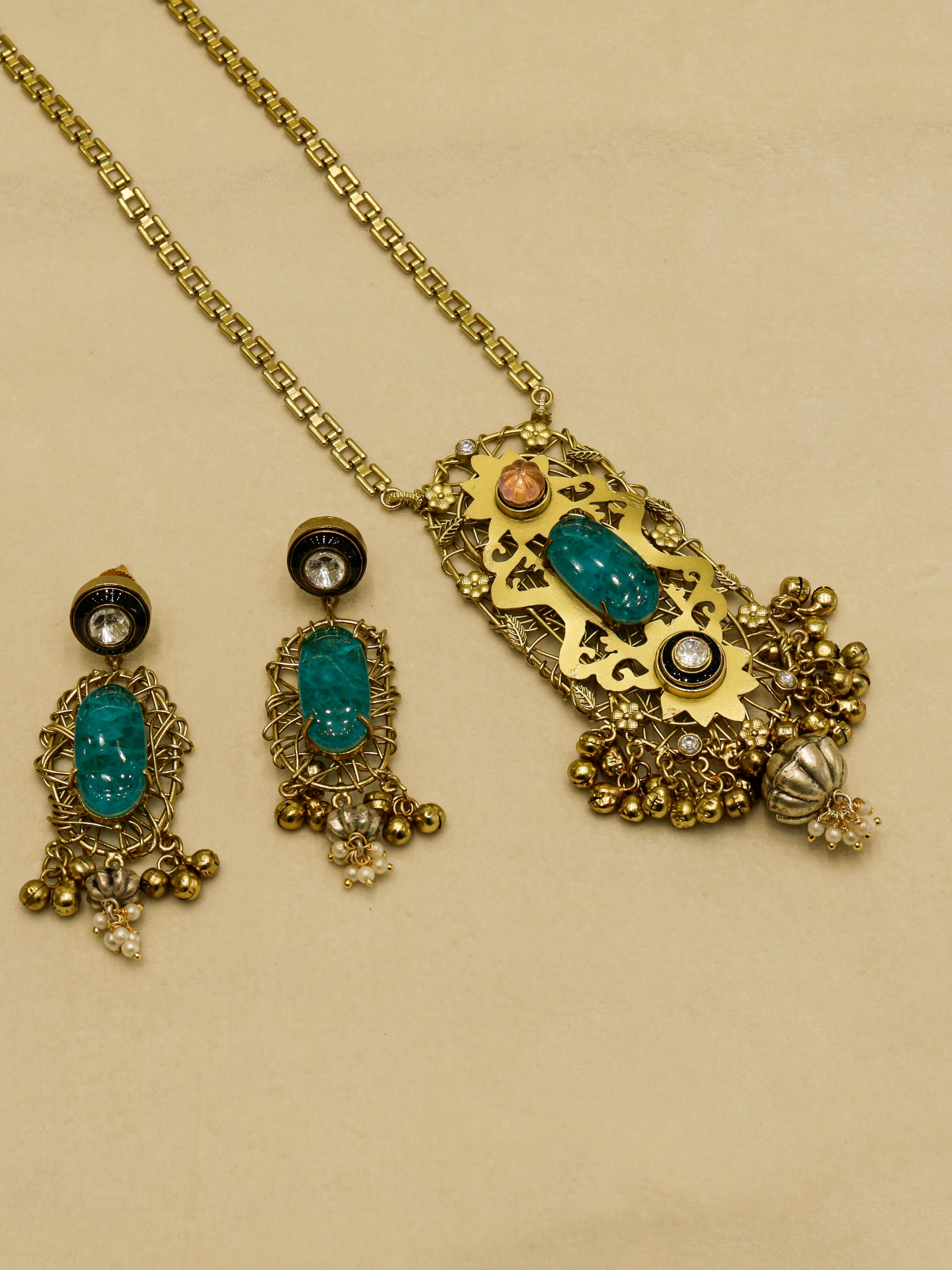 Aanura Pink Stone Antique Pendant Necklace Set