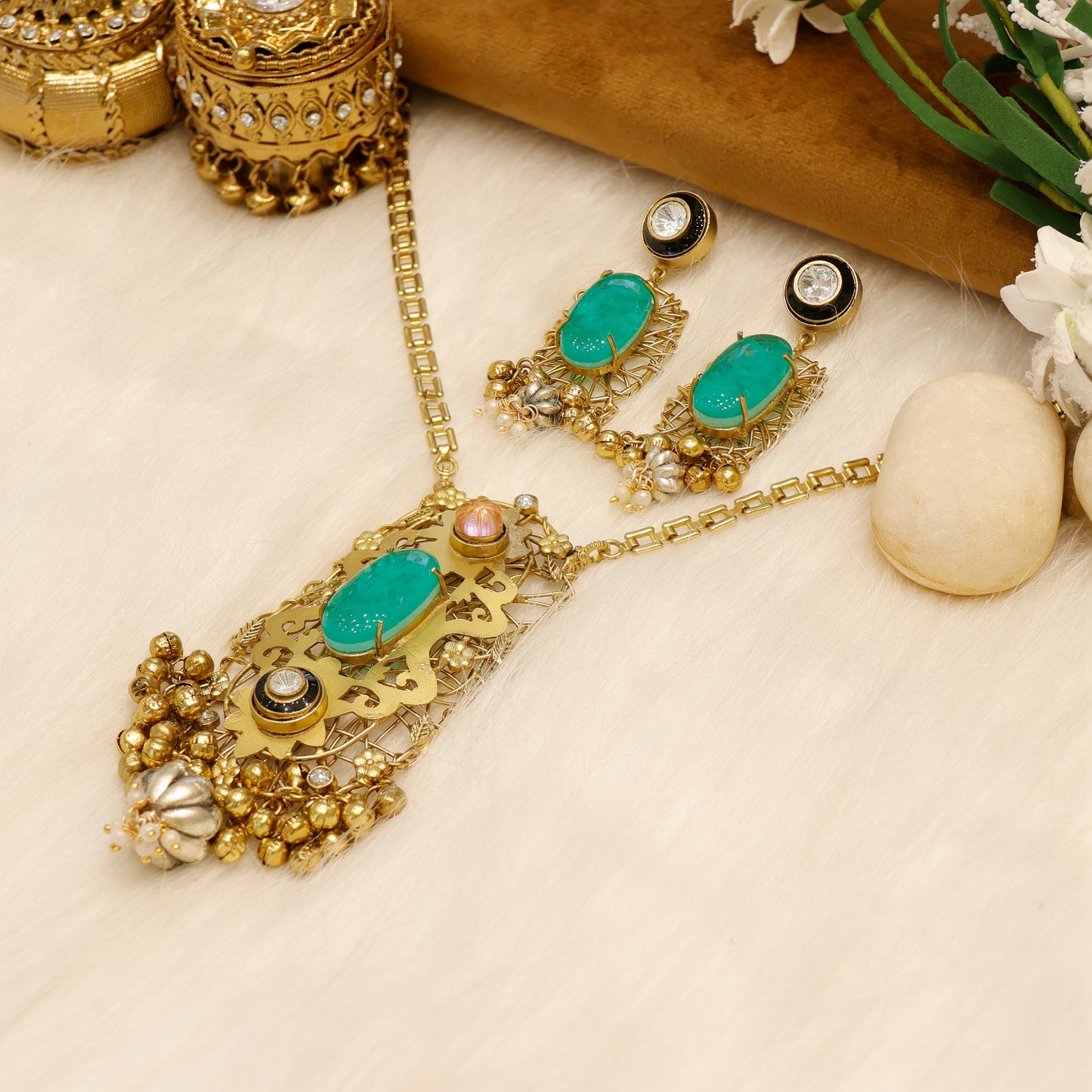 Aanura Pink Stone Antique Pendant Necklace Set