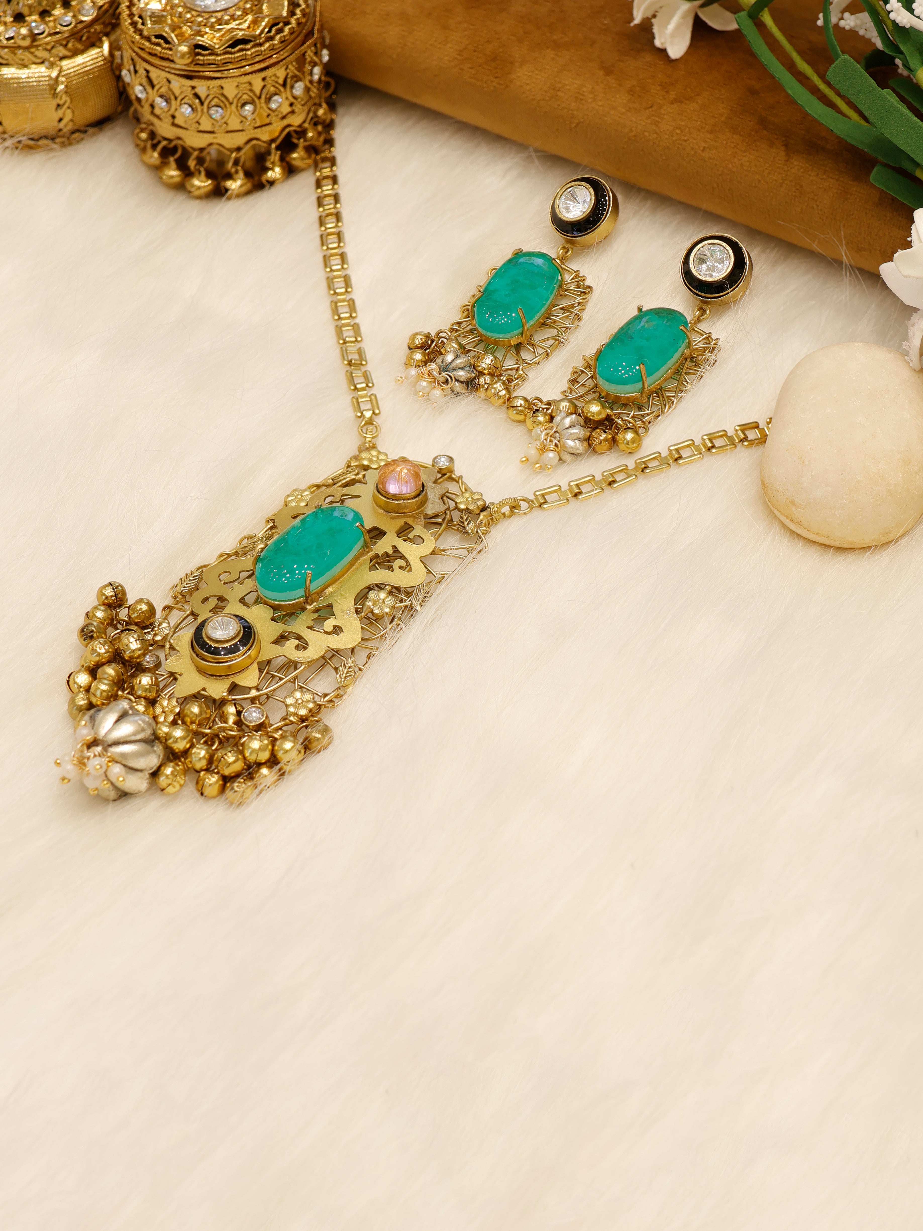 Aanura Pink Stone Antique Pendant Necklace Set