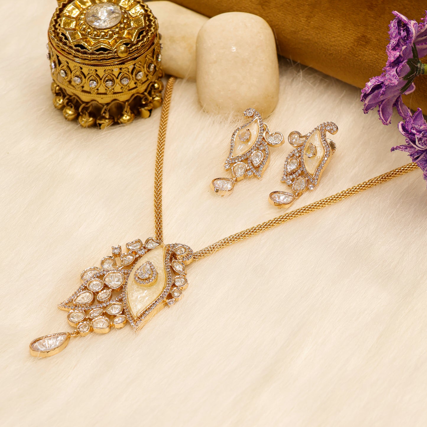 Aanura White Leaf Pendant Necklace & Earrings