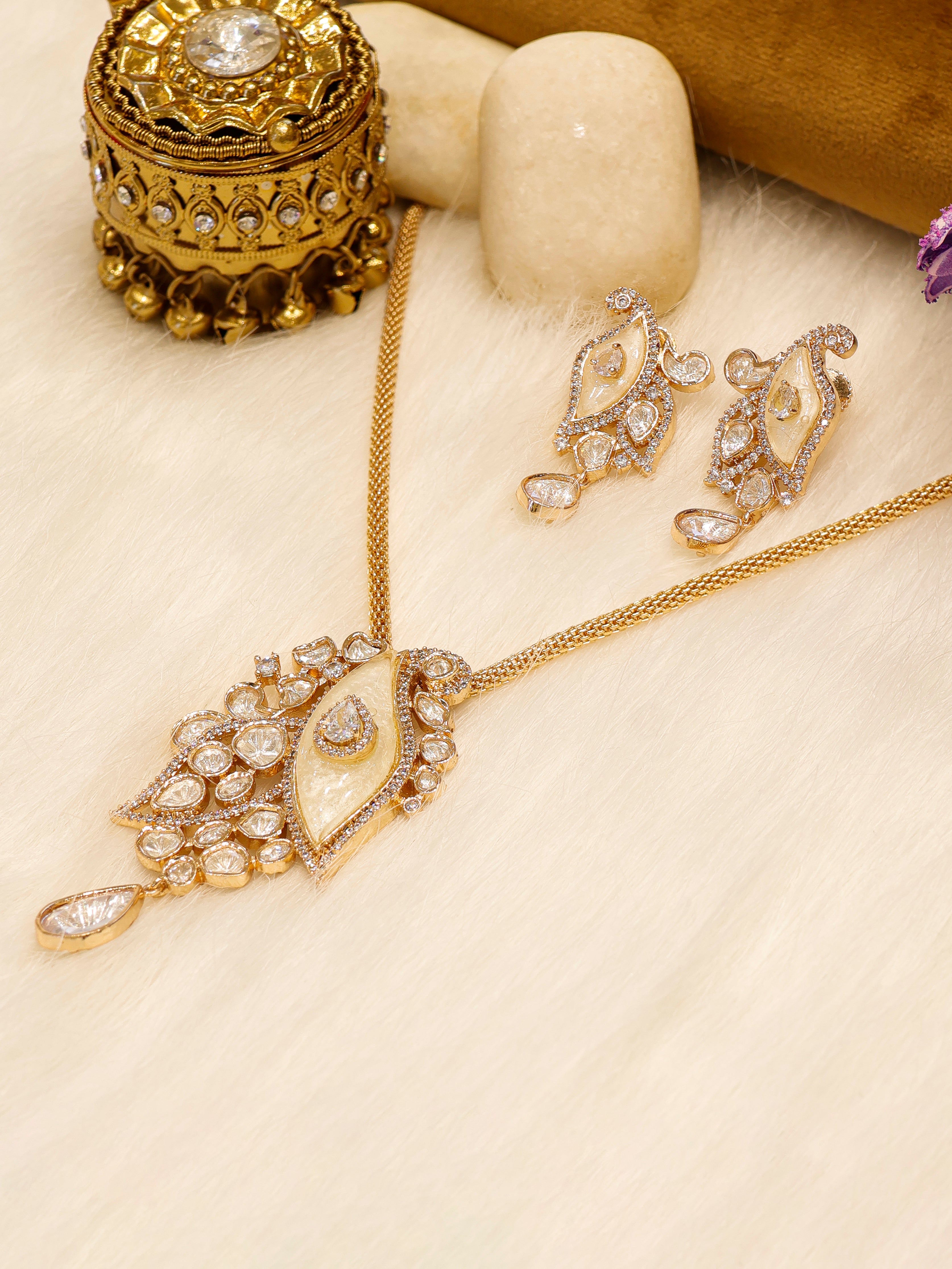 Aanura White Leaf Pendant Necklace & Earrings