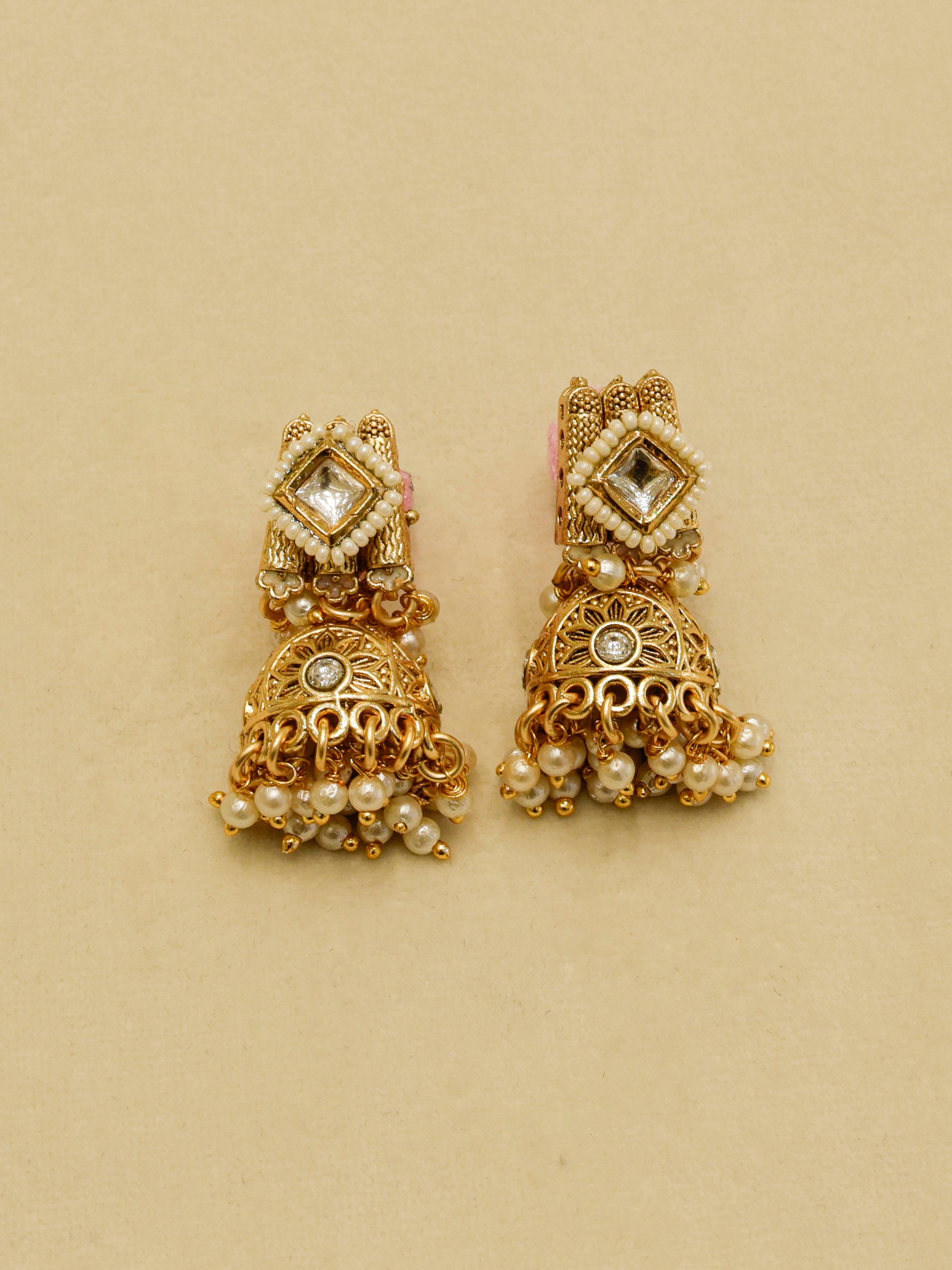 Aanura Kundan Choker Necklace with Green Stones & Pearls