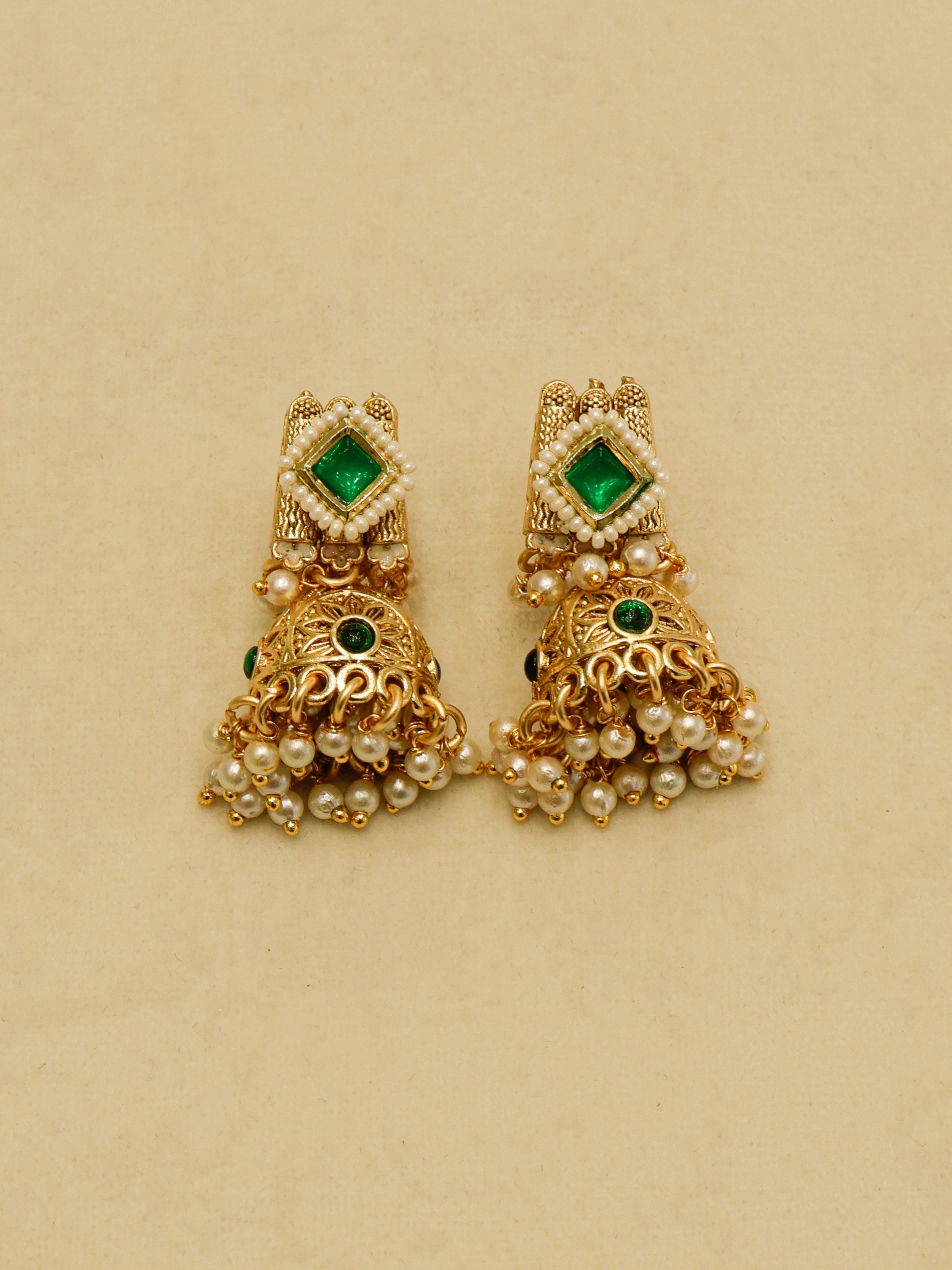 Aanura Kundan Choker Necklace with Green Stones & Pearls