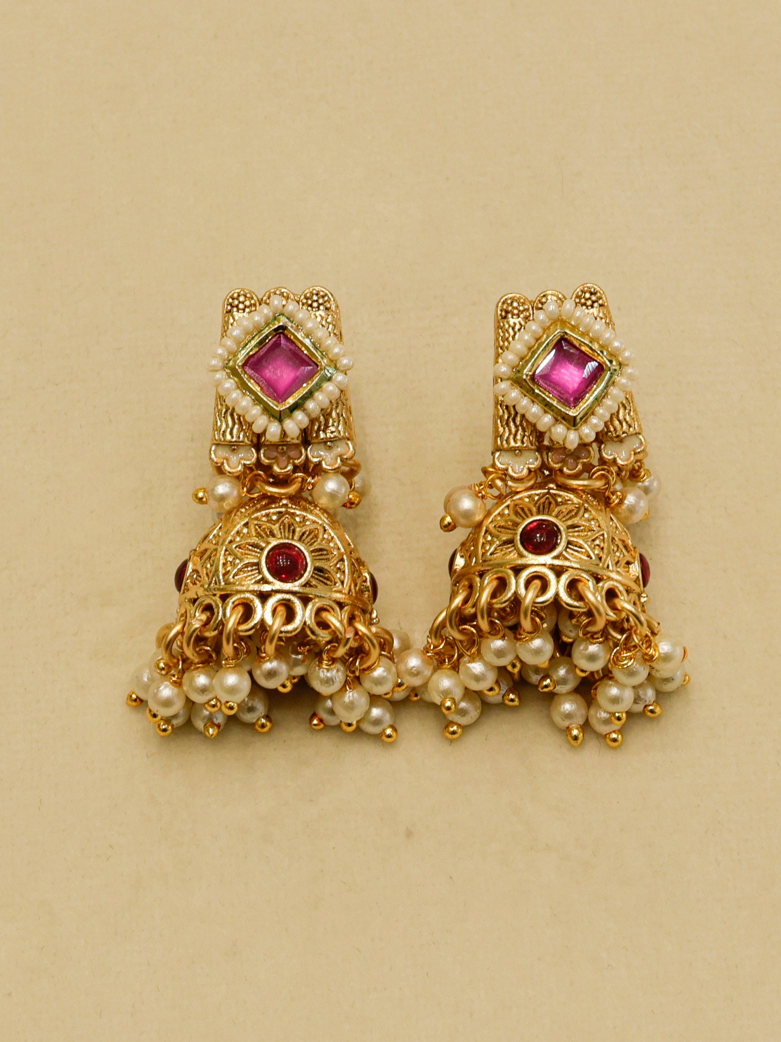 Aanura Kundan Choker Necklace with Green Stones & Pearls