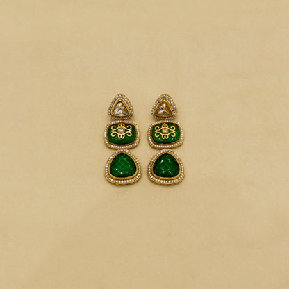 Aanura Kundan Choker Necklace with Teardrop Pendant