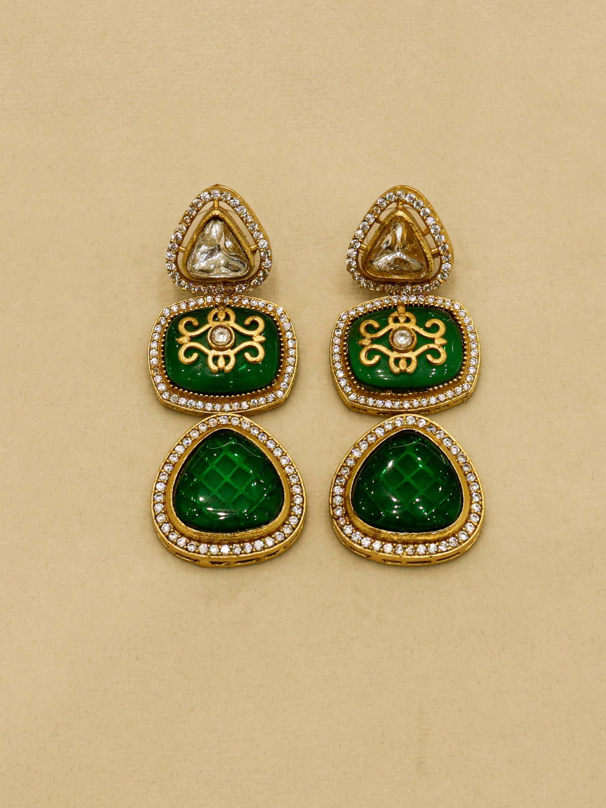 Aanura Kundan Choker Necklace with Teardrop Pendant