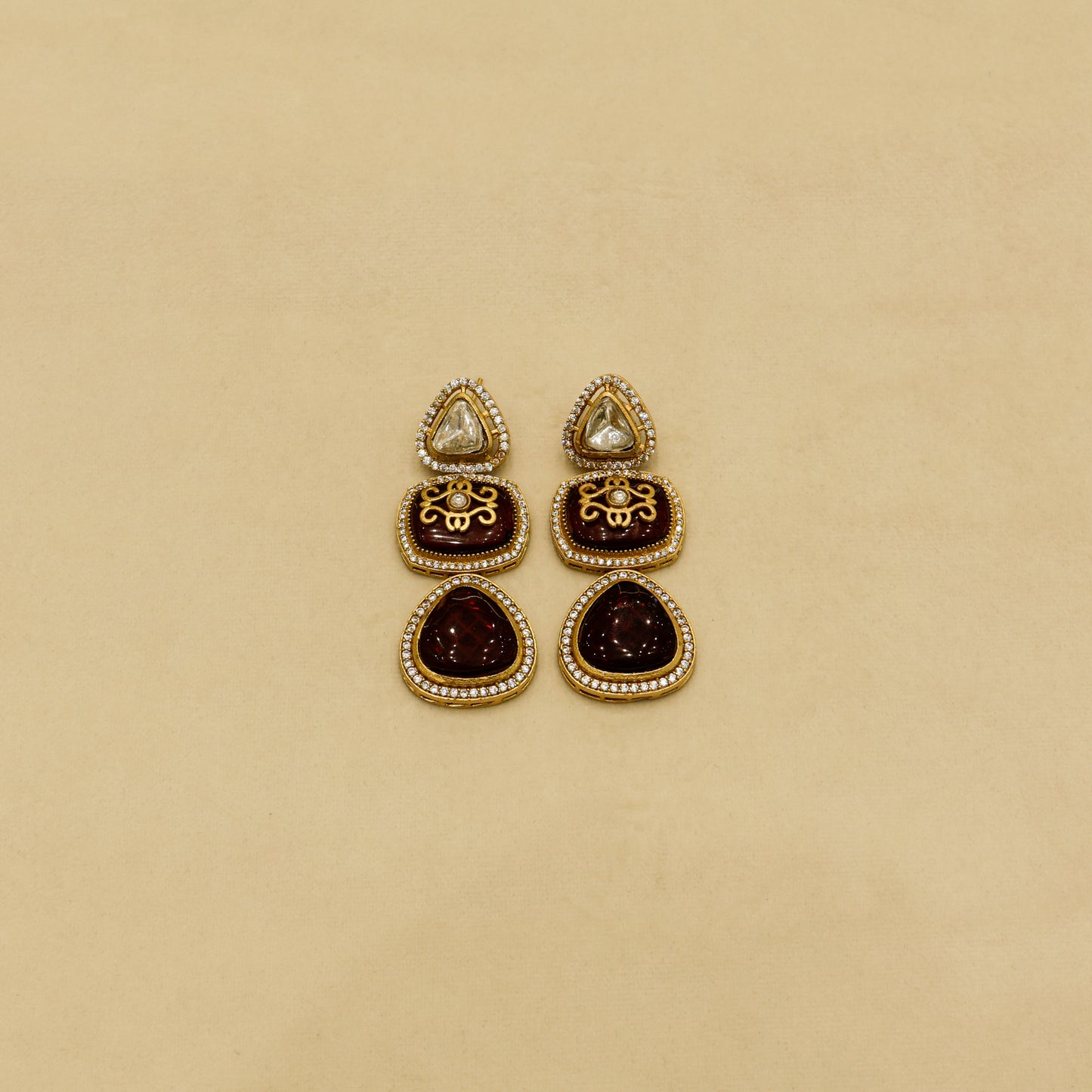 Aanura Kundan Choker Necklace with Teardrop Pendant