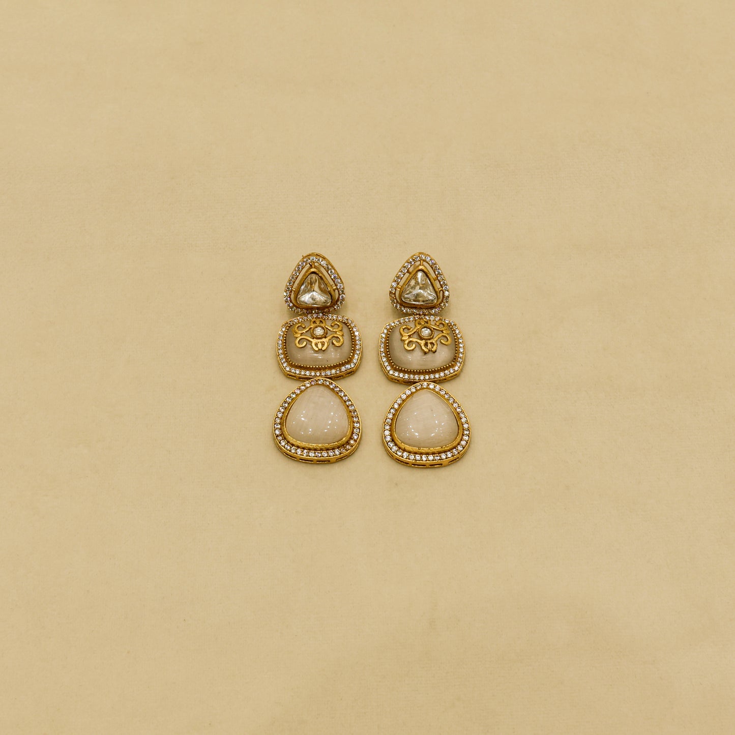 Aanura Kundan Choker Necklace with Teardrop Pendant