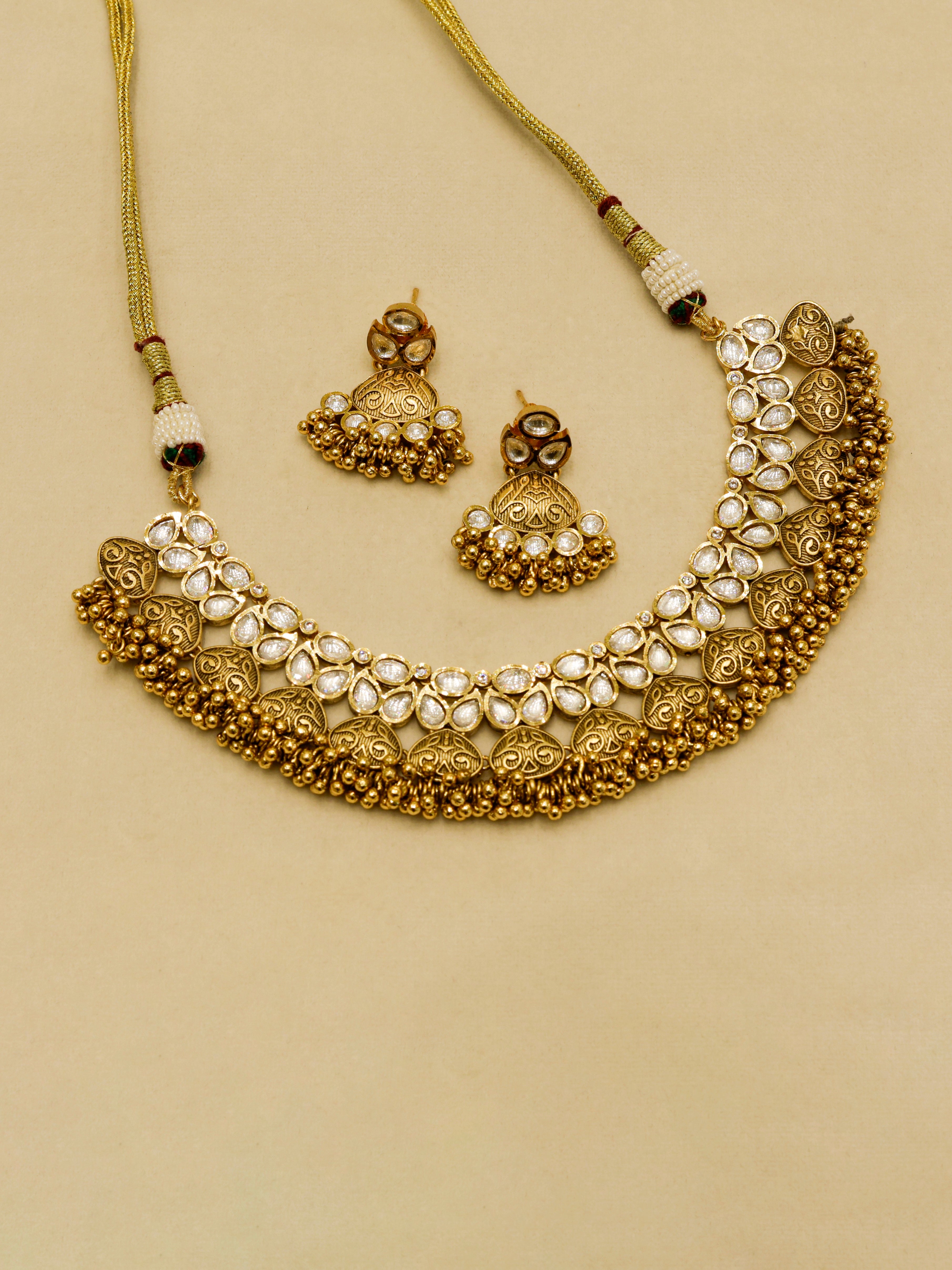 Aanura Antique Gold Kundan Choker Necklace Set