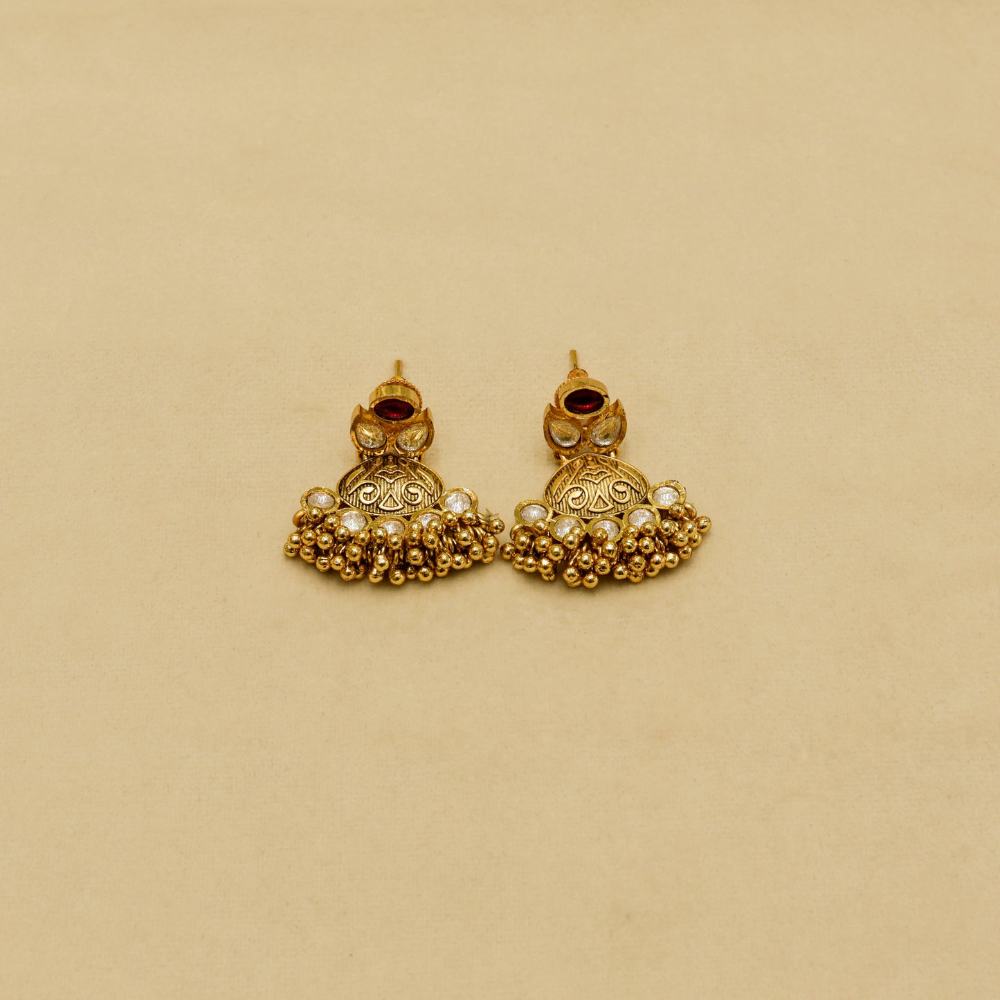 Aanura Antique Gold Kundan Choker Necklace Set