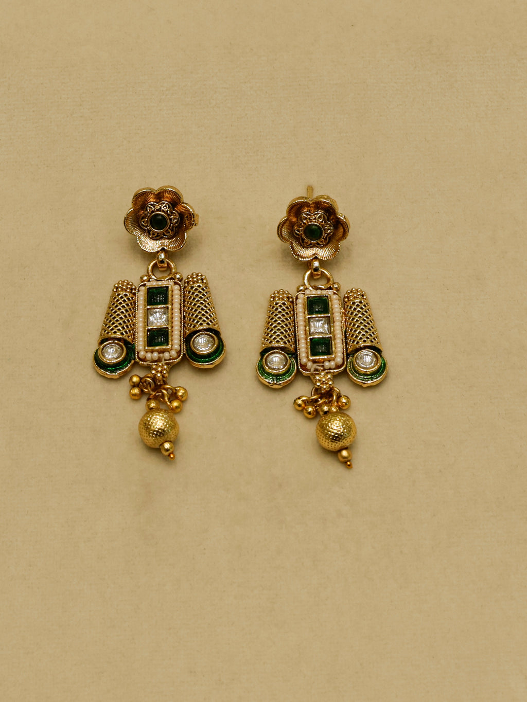 Aanura Antique Green Kundan Choker Necklace Set