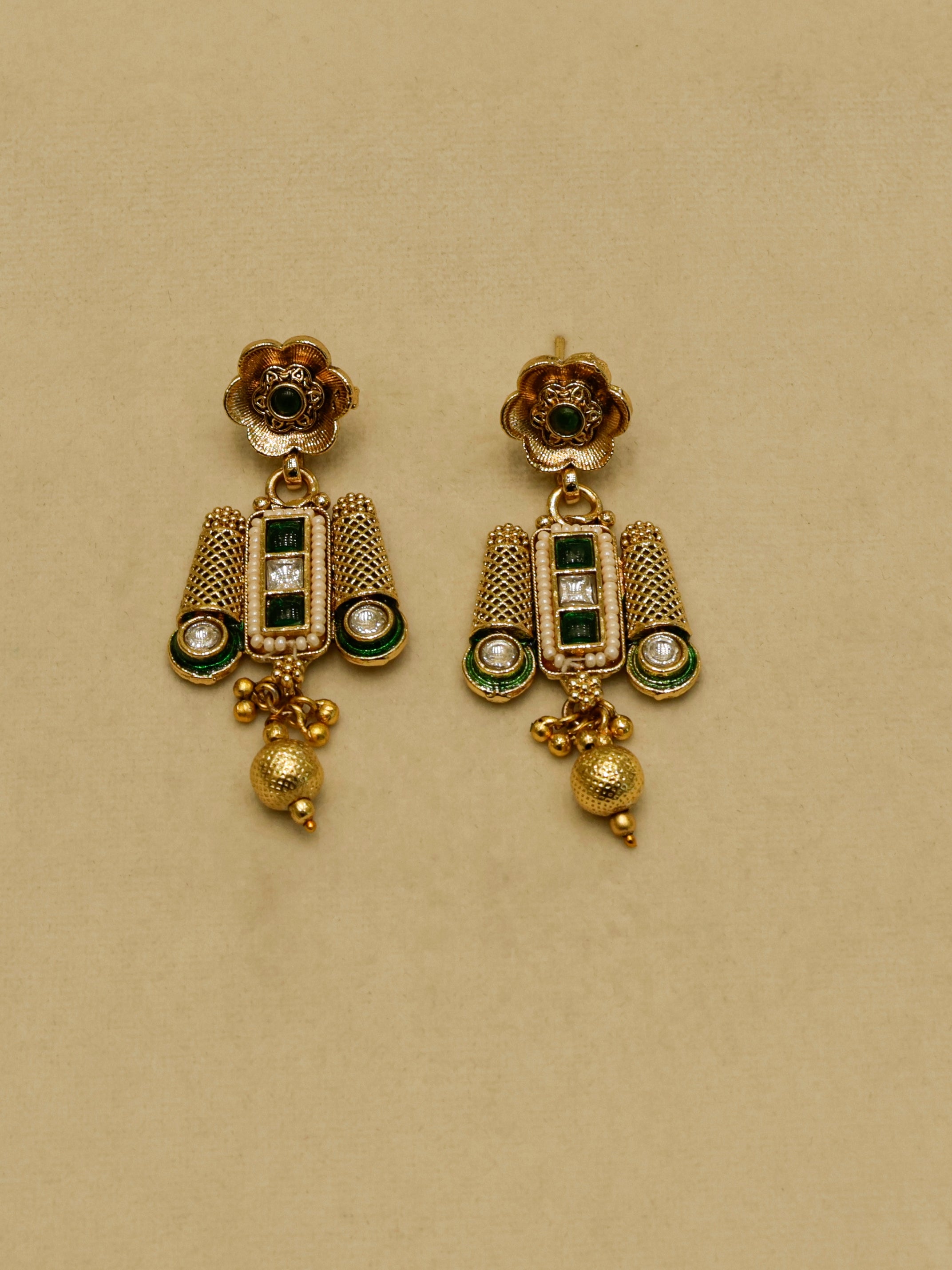 Aanura Antique Green Kundan Choker Necklace Set