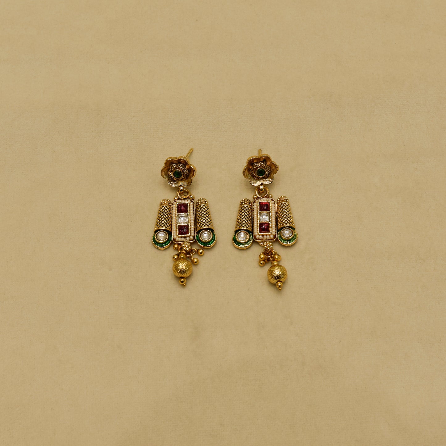 Aanura Antique Green Kundan Choker Necklace Set