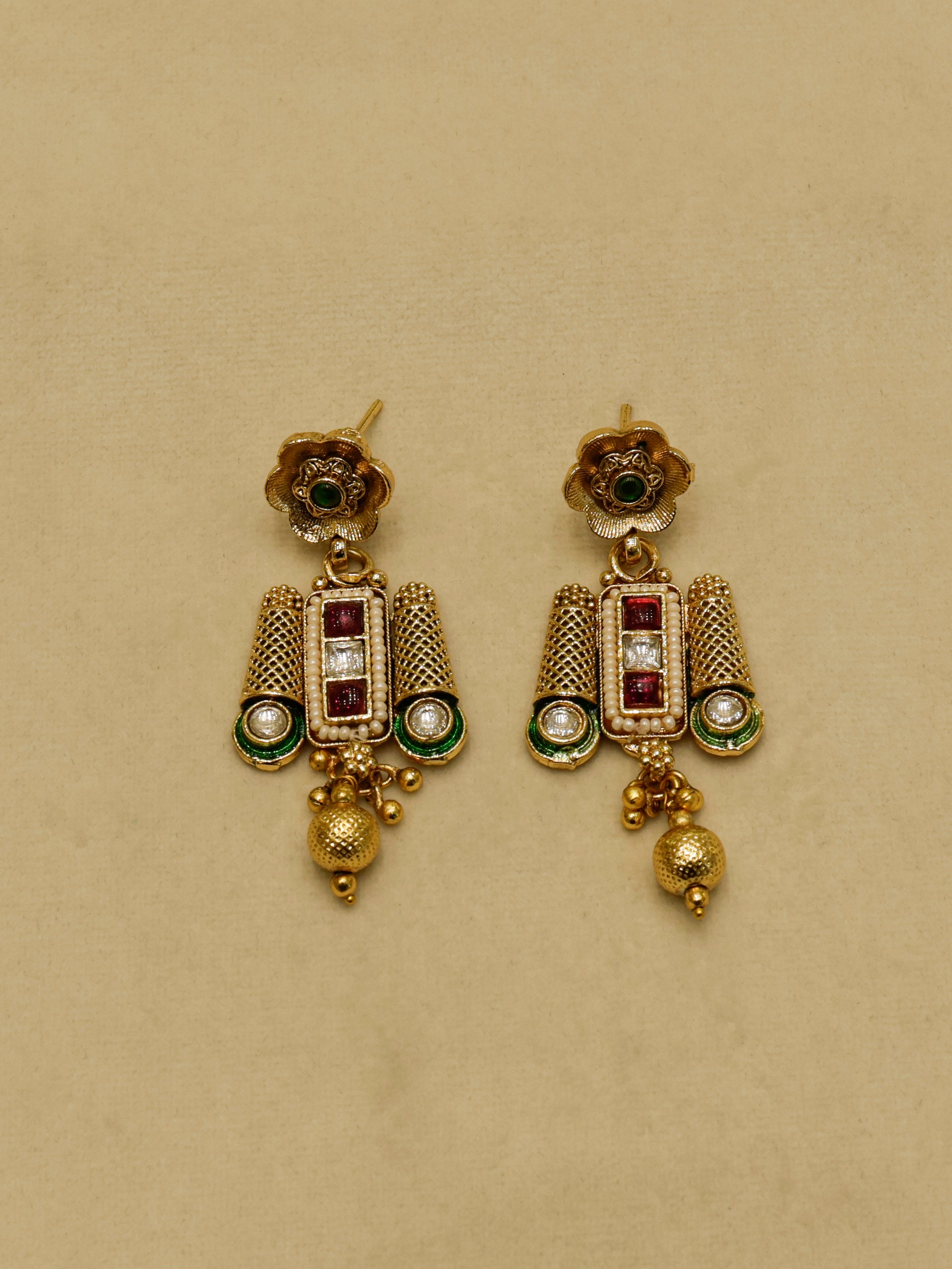 Aanura Antique Green Kundan Choker Necklace Set