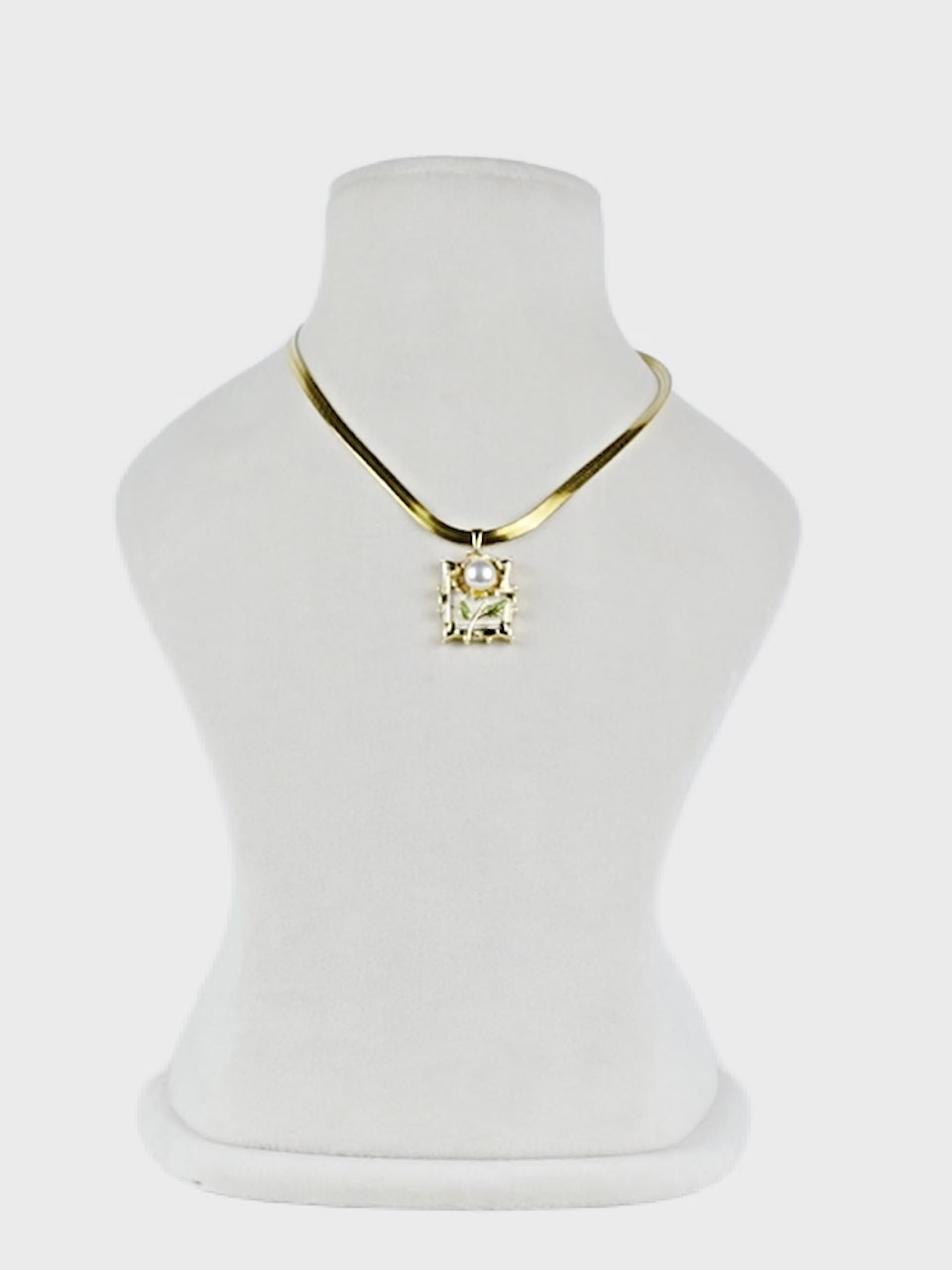 Aanura Gold Solitaire Necklace