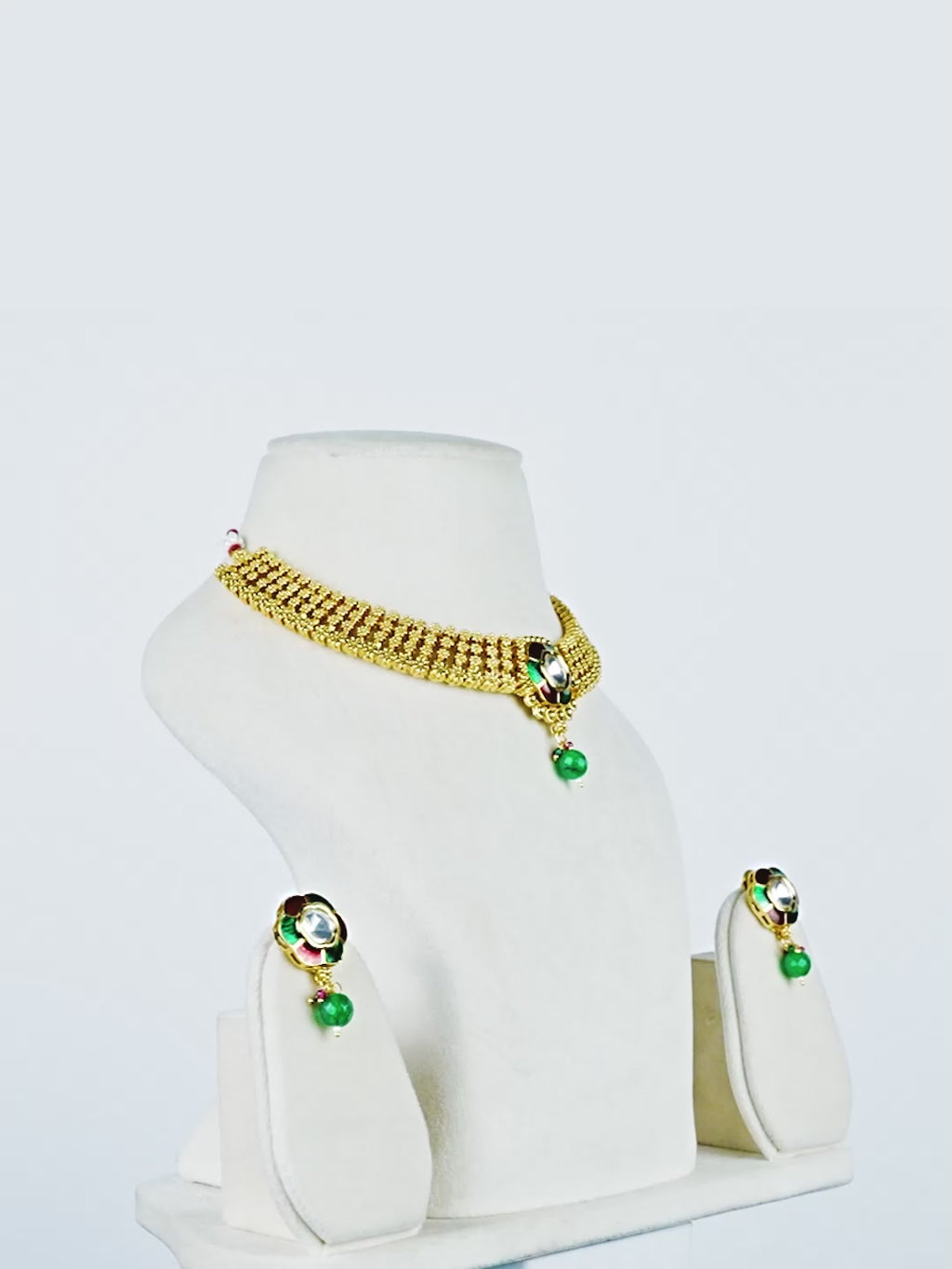 Aanura Elegant Kundan Choker Necklace with Earrings