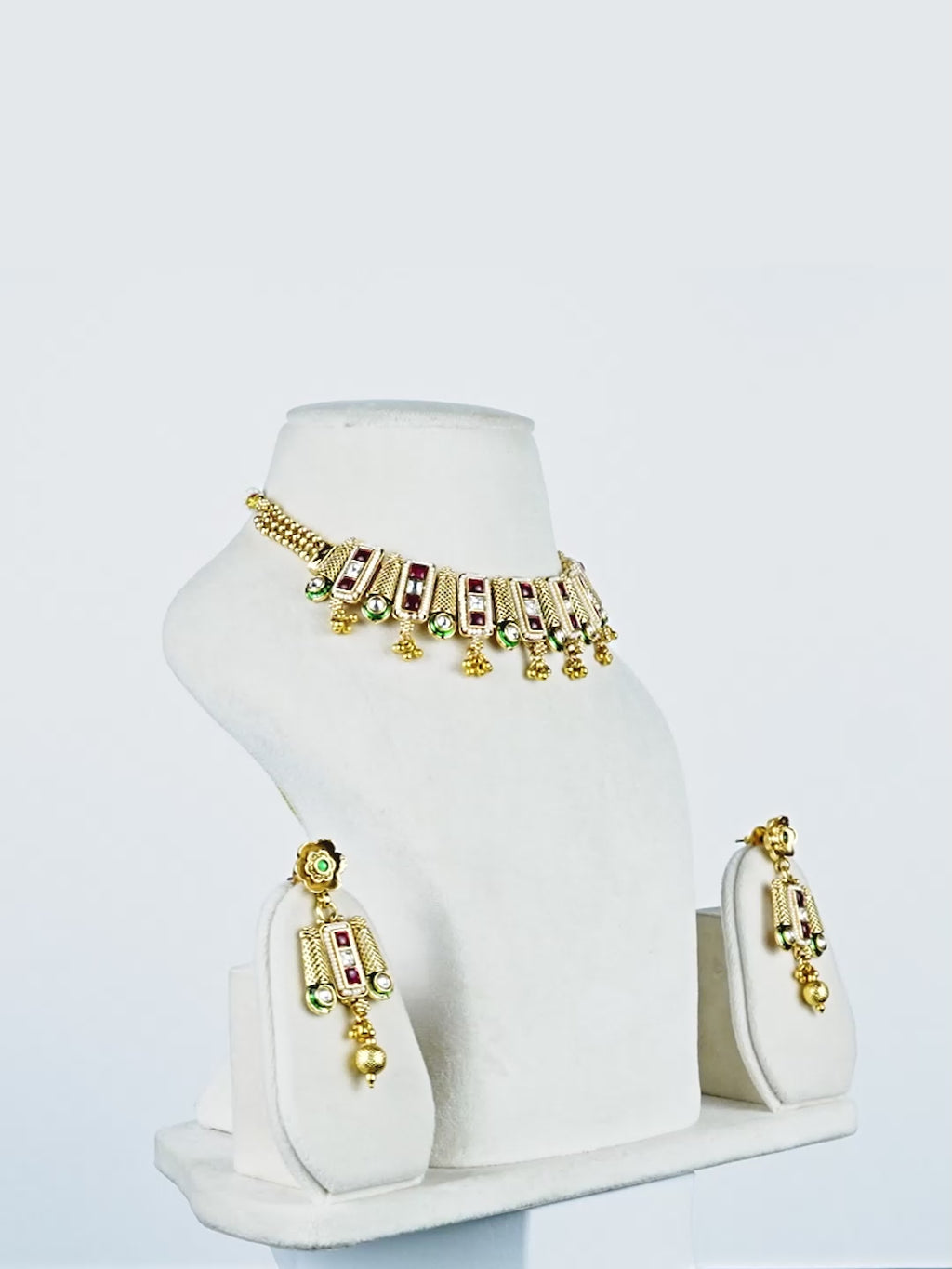 Aanura Antique Green Kundan Choker Necklace Set