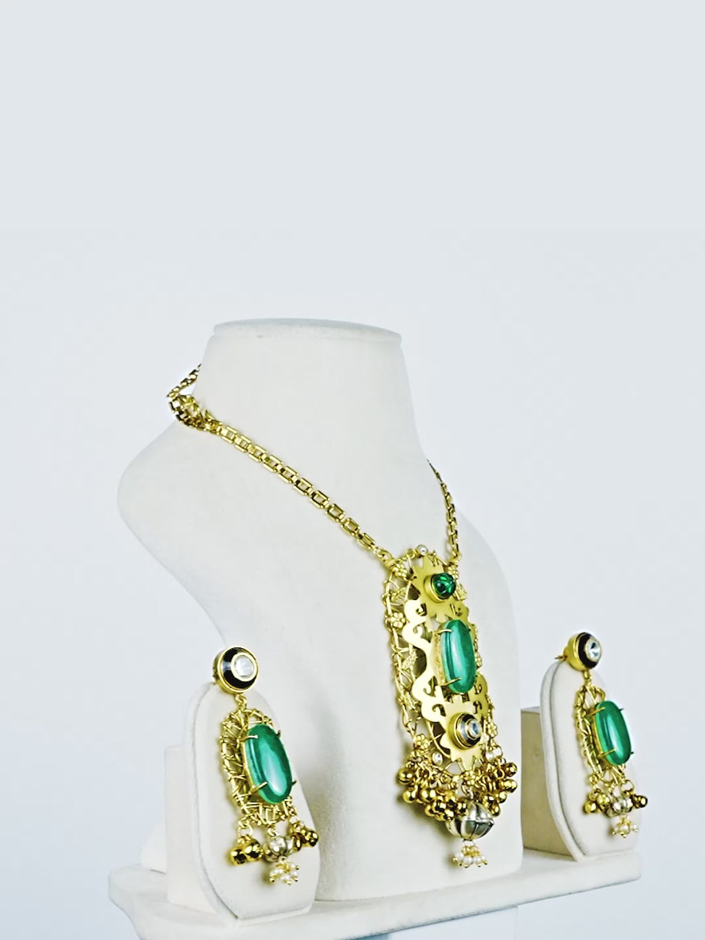 Aanura Pink Stone Antique Pendant Necklace Set